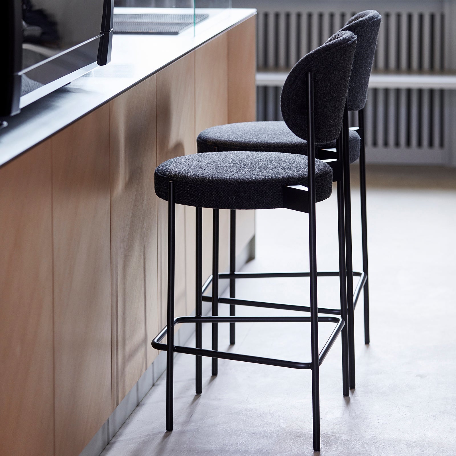Series 430 Bar + Counter Stool