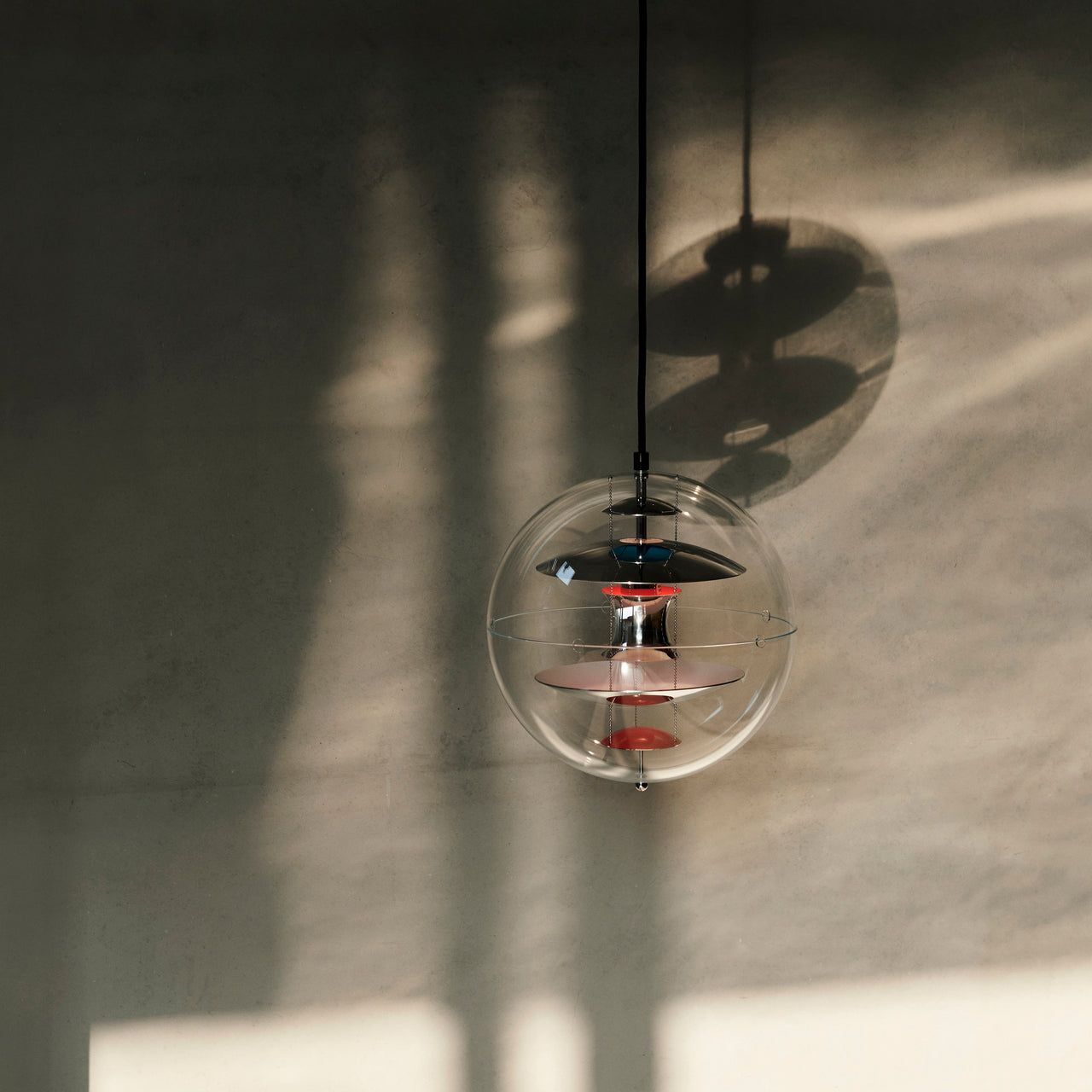 VP Globe Pendant Light: LS