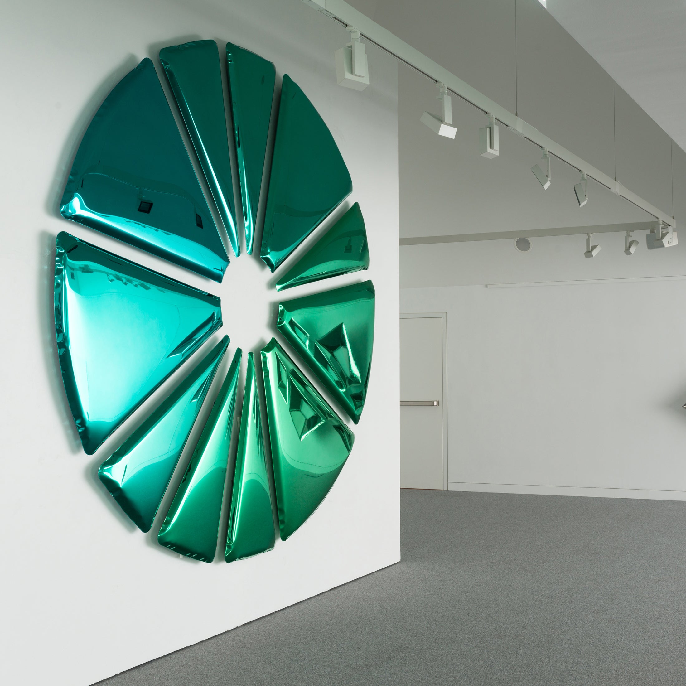 Nucleus Gradient Mirror