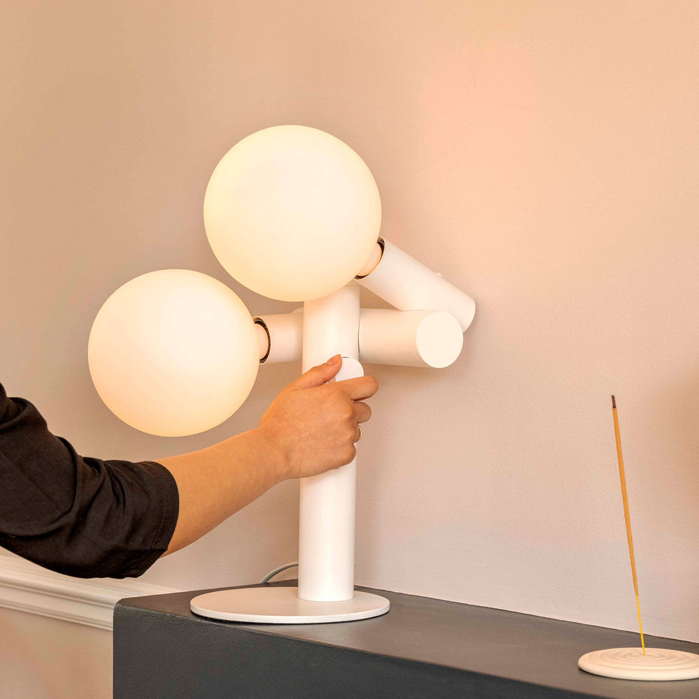 Echo Table Lamp with Sphere IV Bulb
