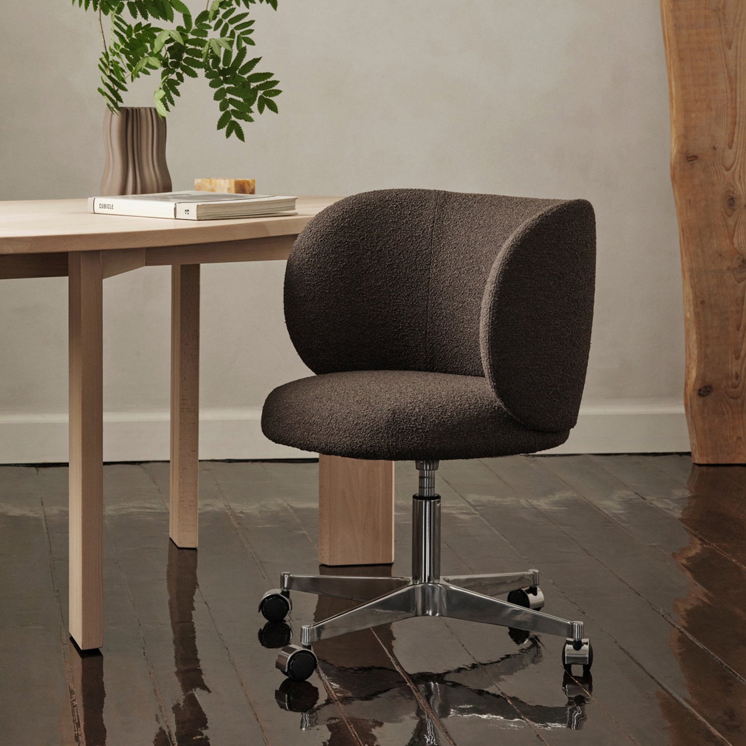 Rico Dining Chair: Castors
