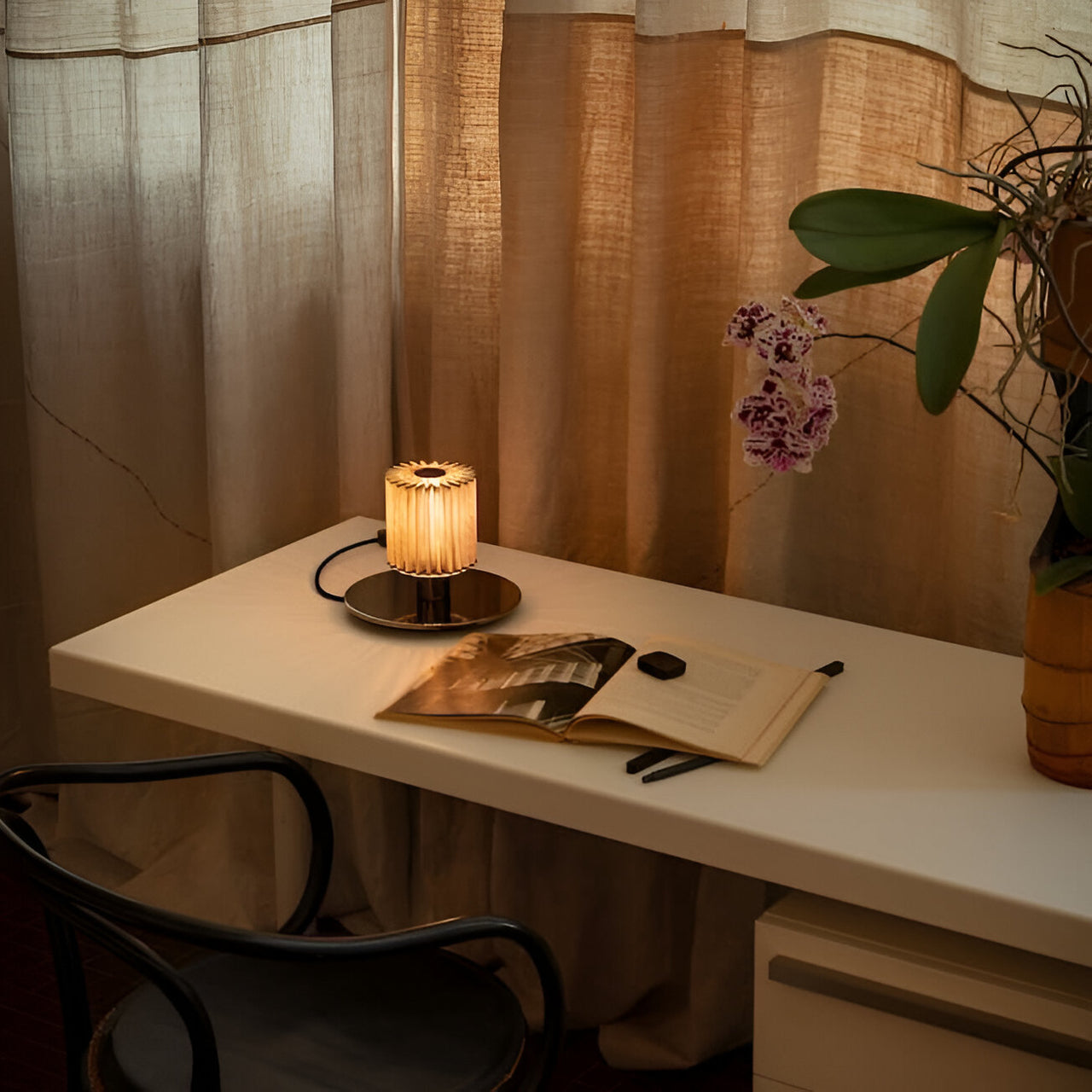 In The Sun 220 Table Lamp