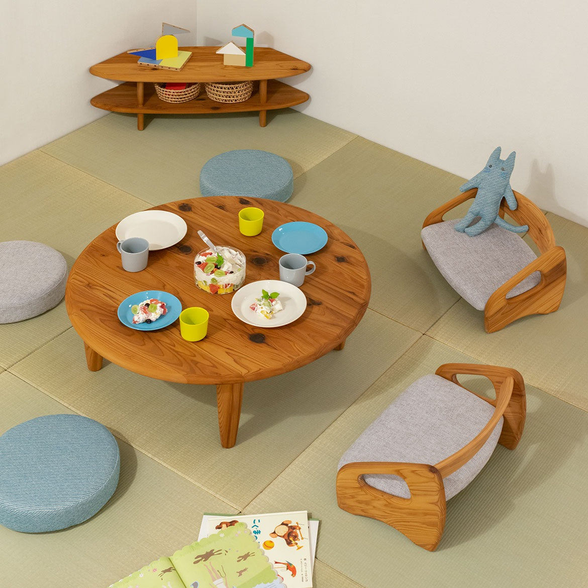 Sugiza Floor Table