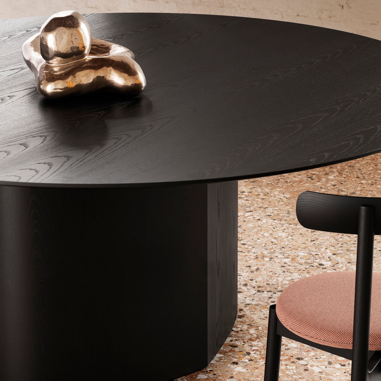 Monoplauto Dining Table: Round