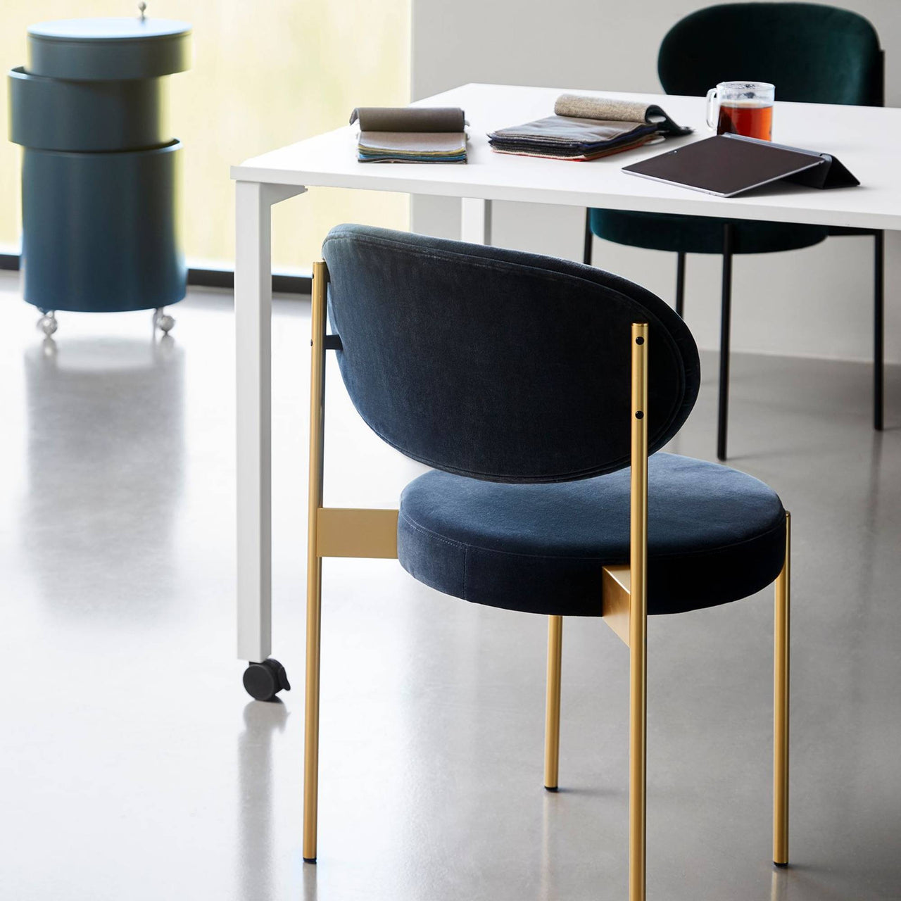 Series 430 Chair: Stacking