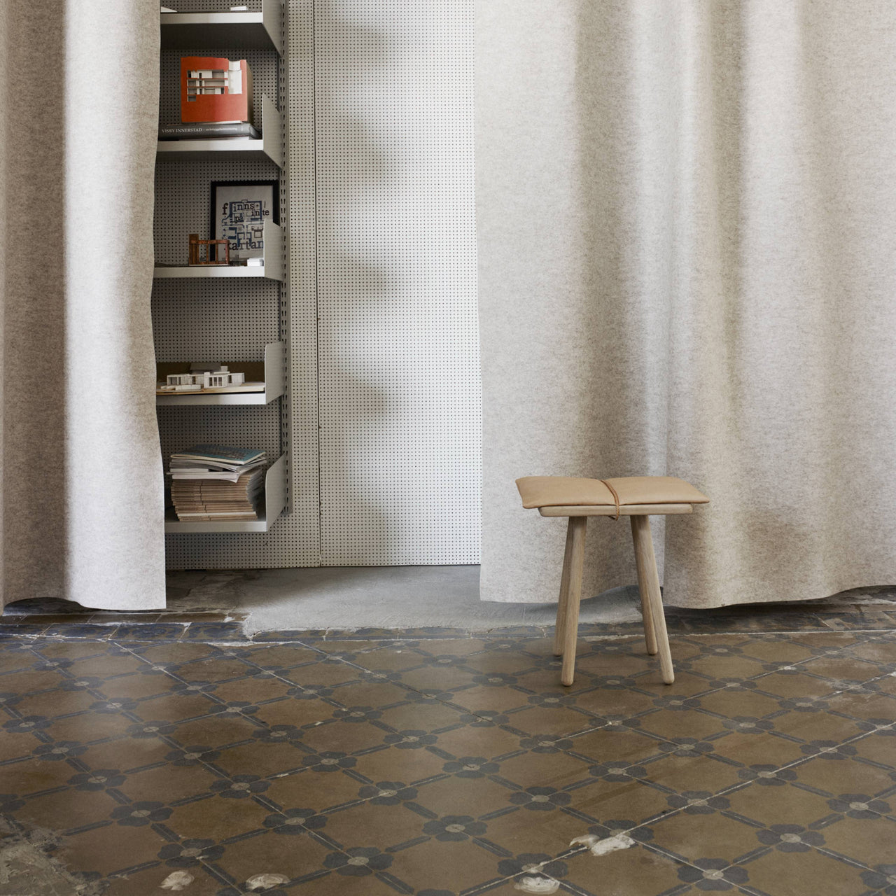 Georg Jubilee Stool
