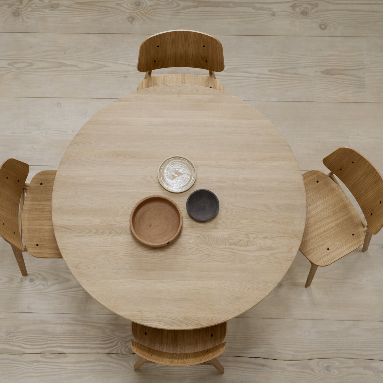 Taro Dining Table: Round