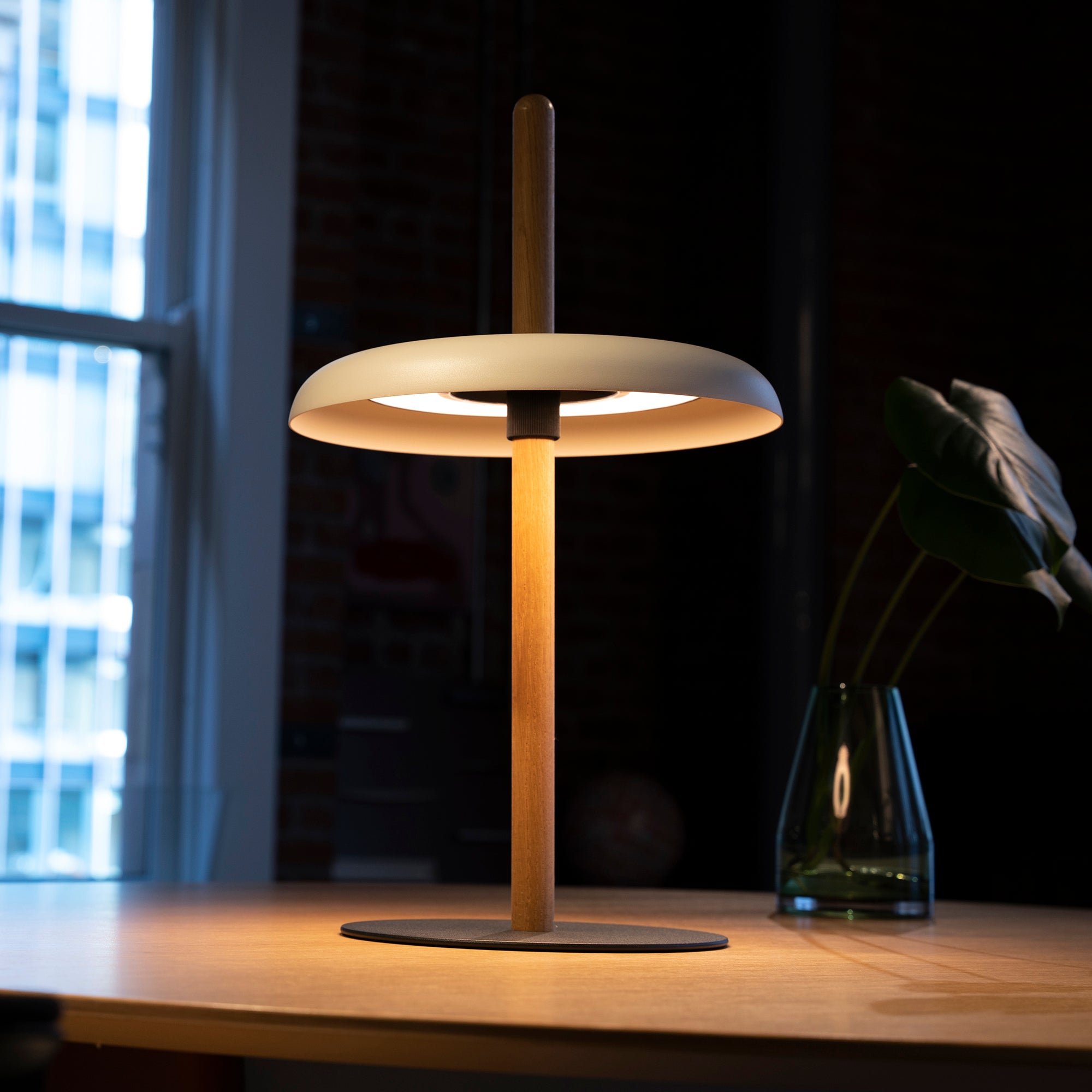Nivél Portable Table Lamp