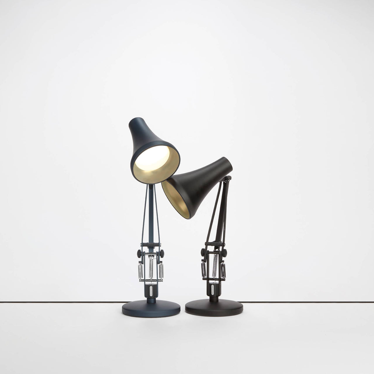 90 Mini Mini Desk Lamp: LS