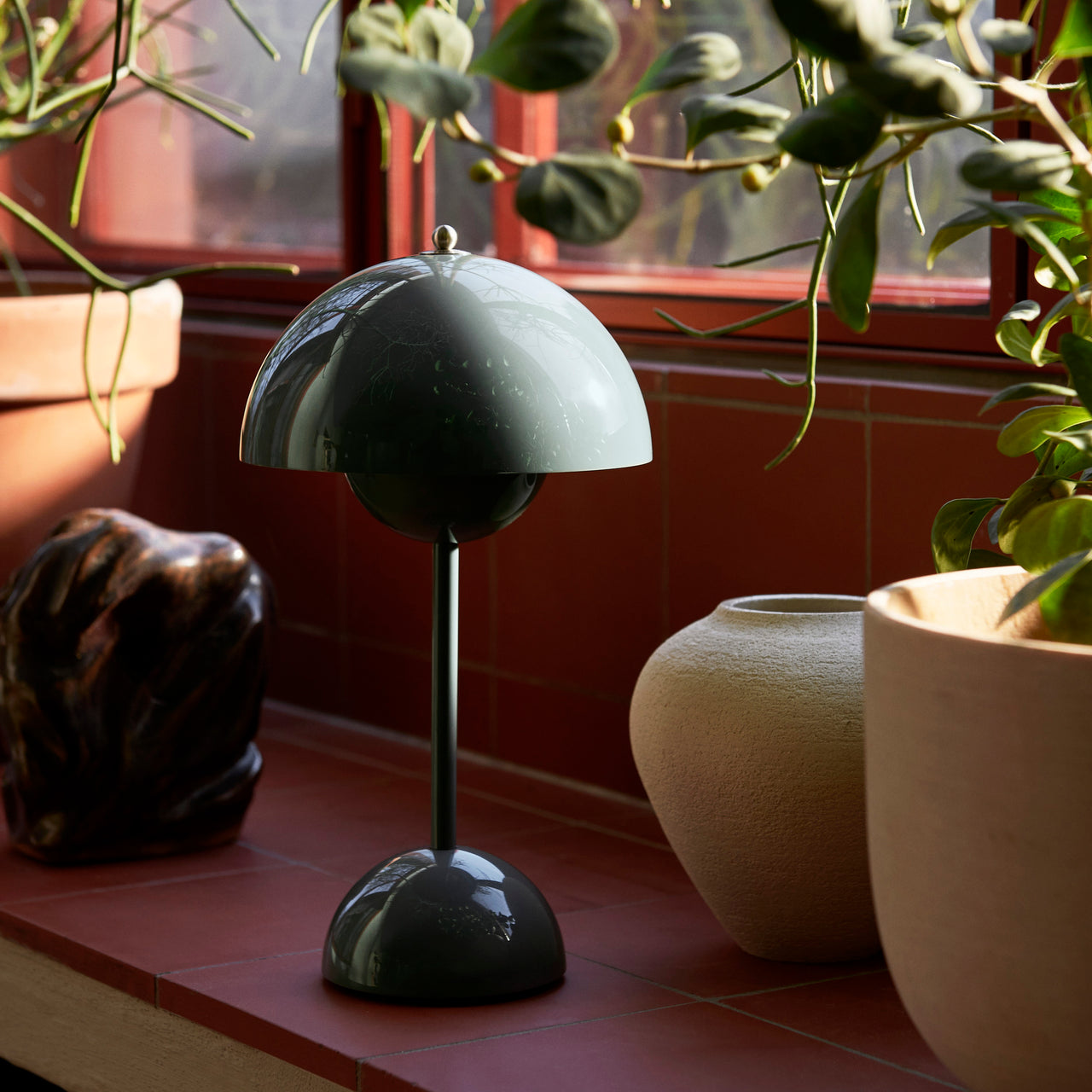 Flowerpot Portable Table Lamp: VP9