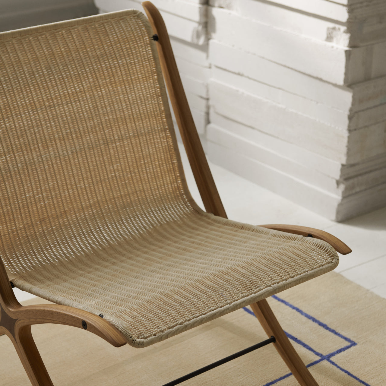 X Lounge Chair HM10