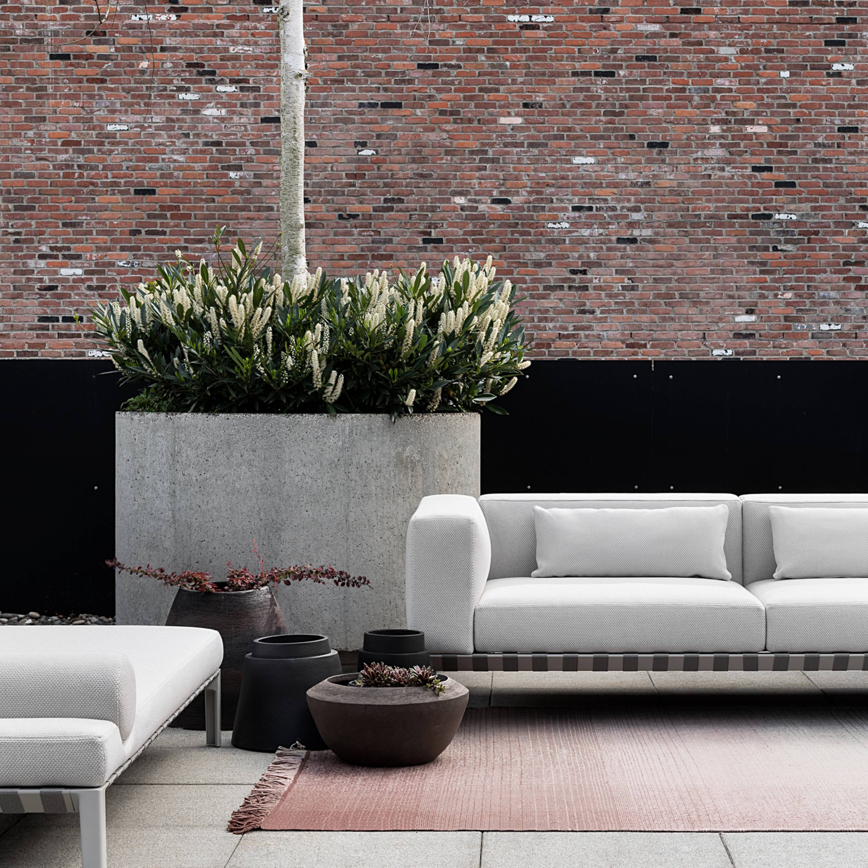 Able Sofa with Arm: Outdoor