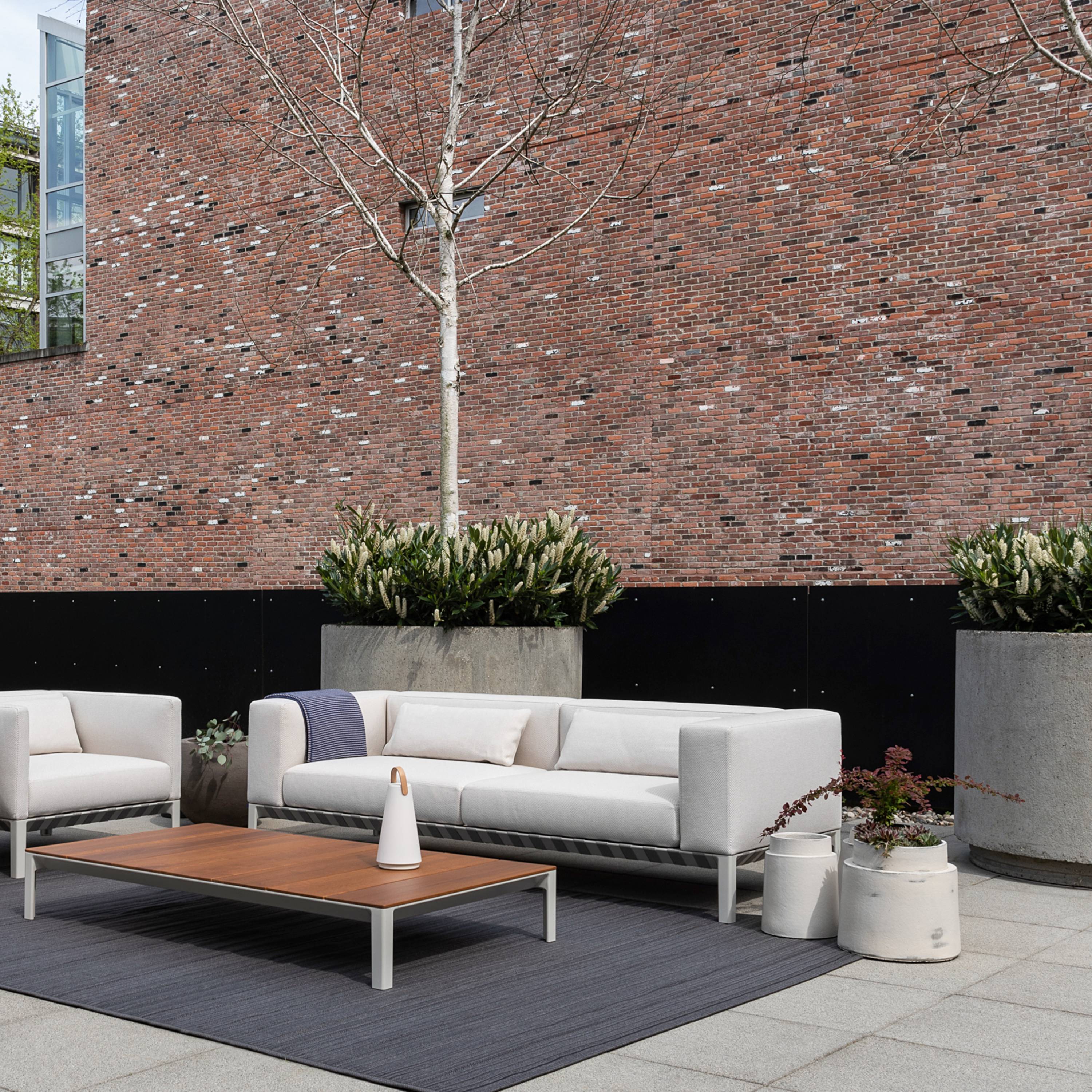 Able Sofa with Arm: Outdoor