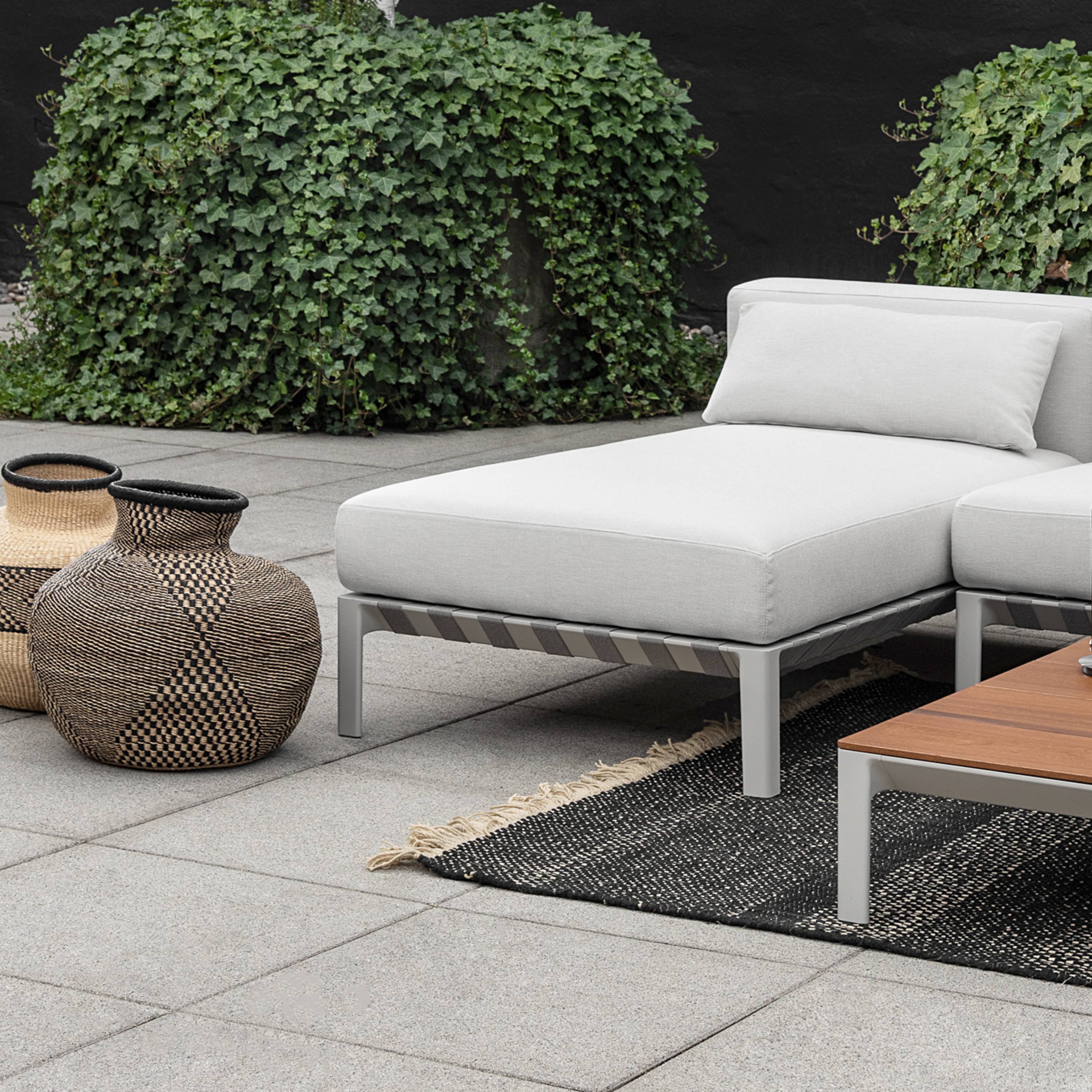 Able Armless Chaise: Outdoor