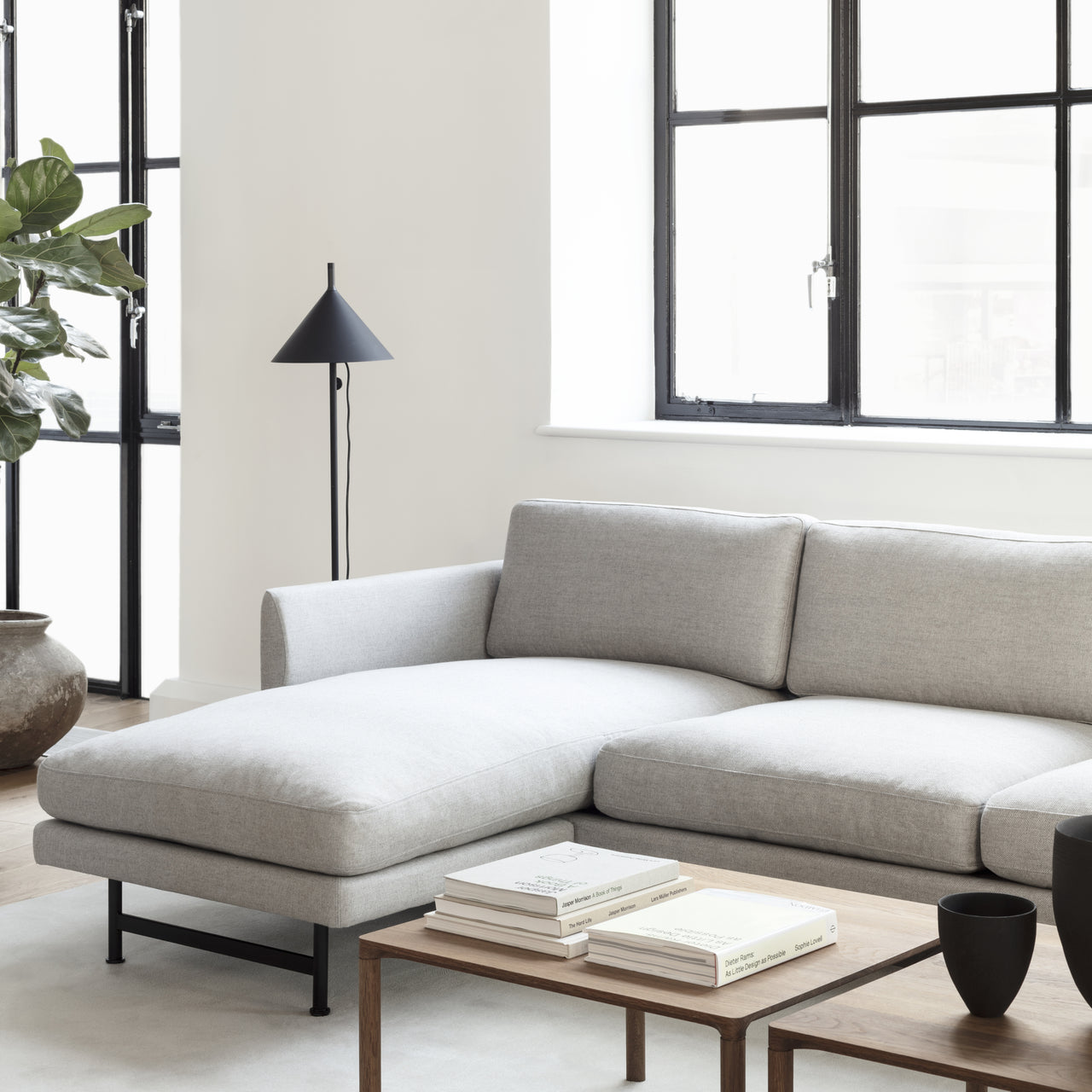 Calmo 3 Seater Chaise: Metal Base +LS