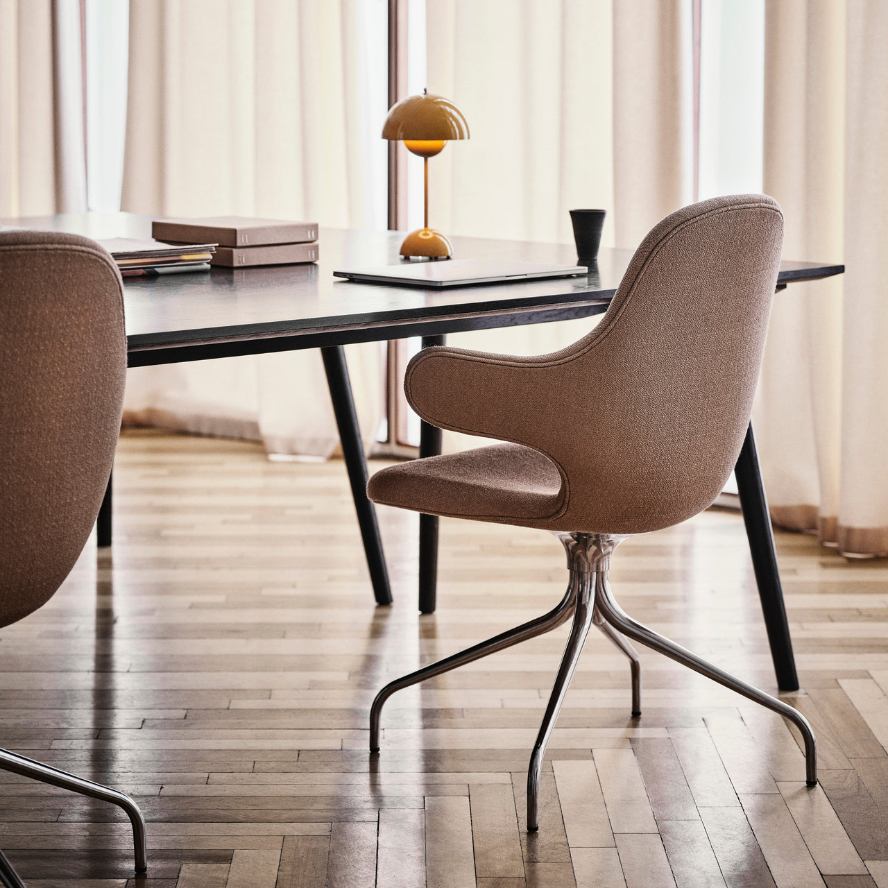 Catch Chair JH2 Swivel Base: LS
