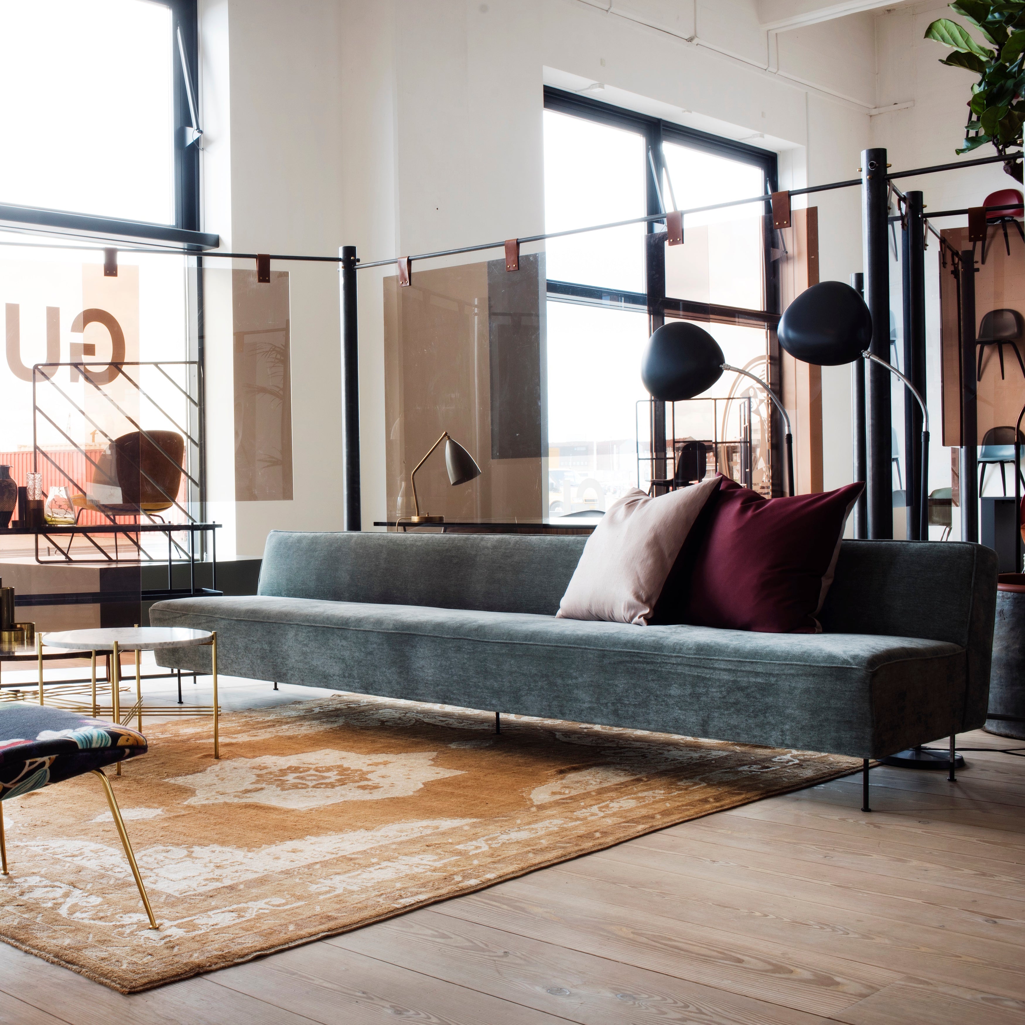 Cobra Floor Lamp: LS