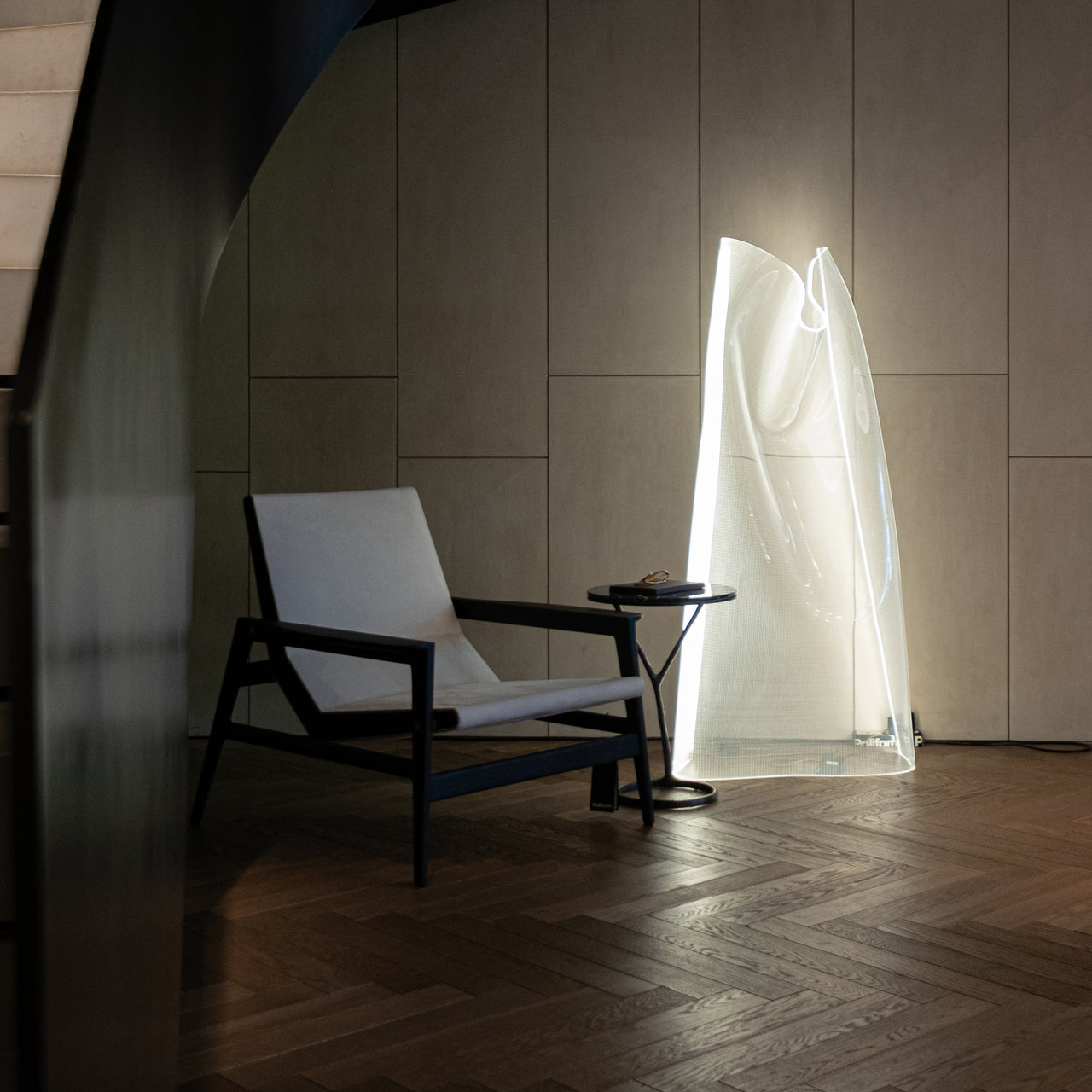 Gweilo Han Floor Lamp