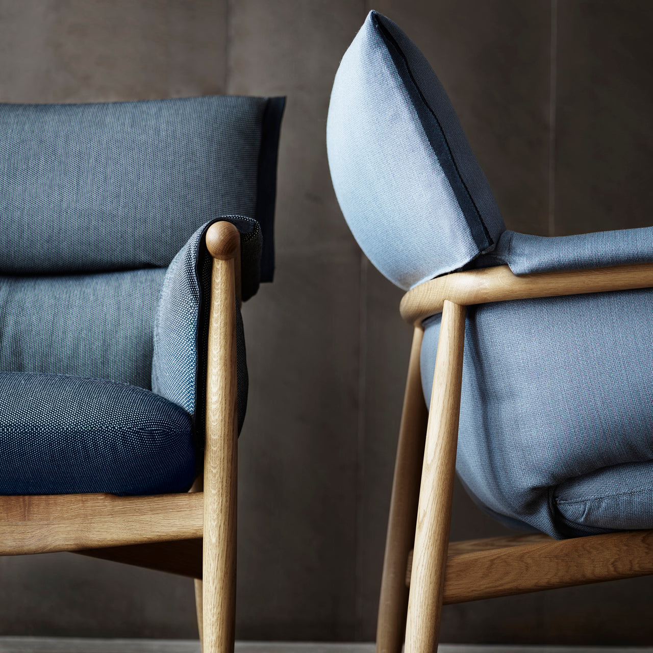 E015 Embrace Lounge Chair: Dark Blue Edging Strip