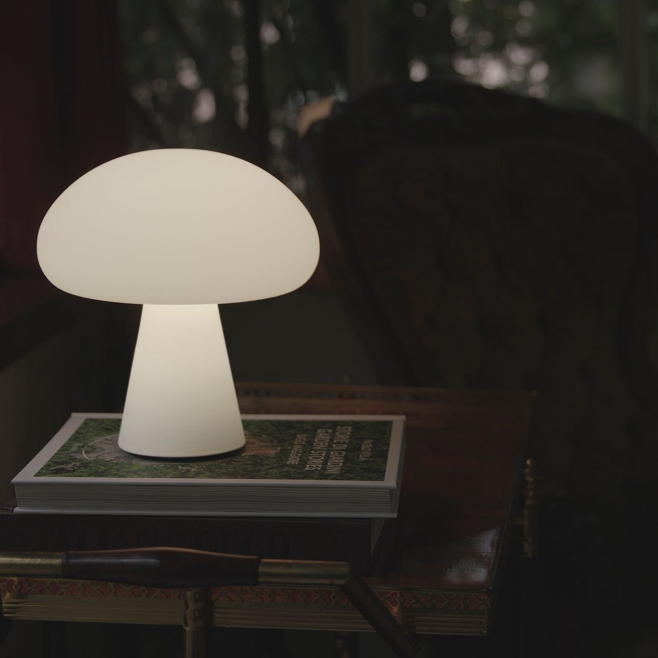 Obello Table Lamp: Outdoor