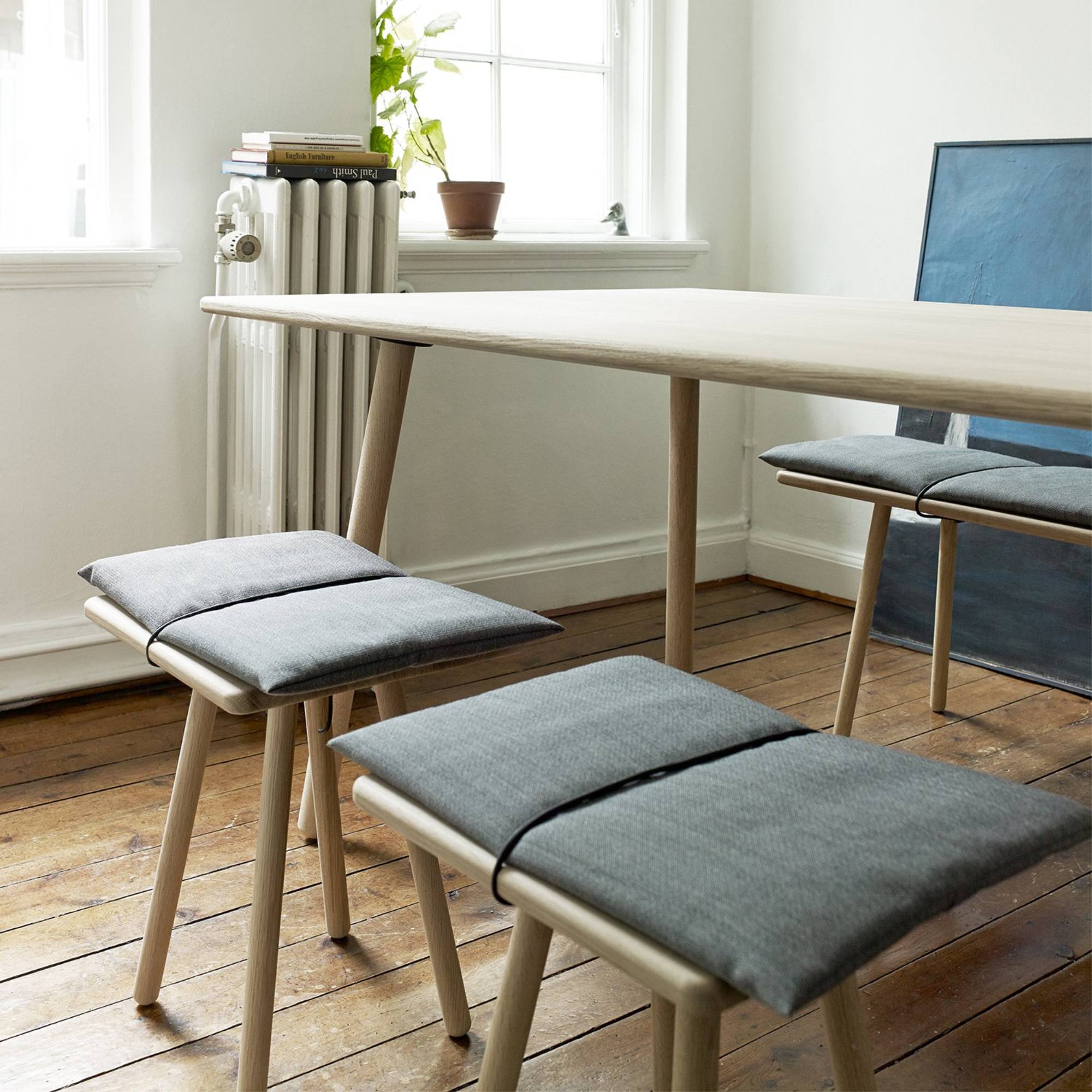 Georg Dining Table: LS