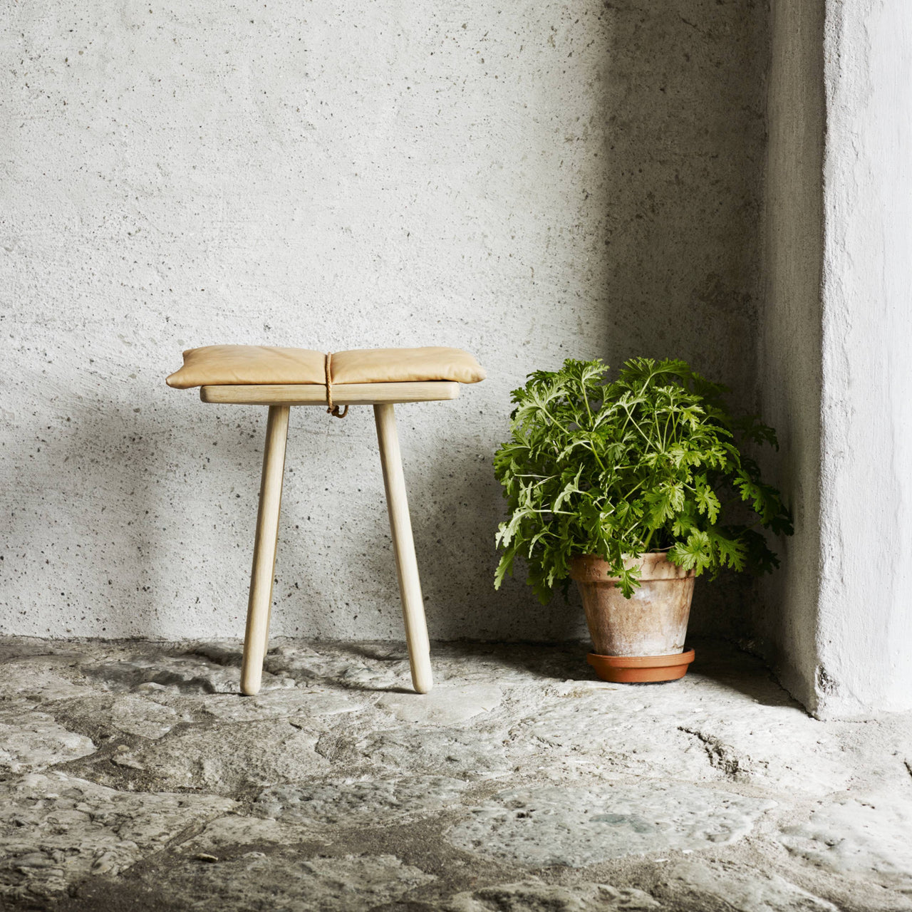 Georg Jubilee Stool: LS