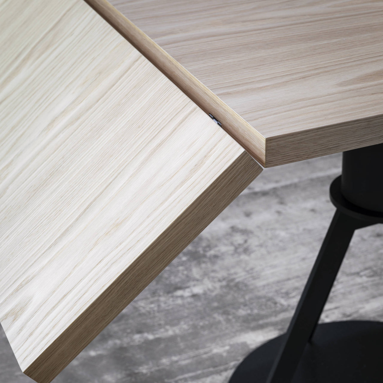 Geronimo Extendable Small Dining Table: Wood