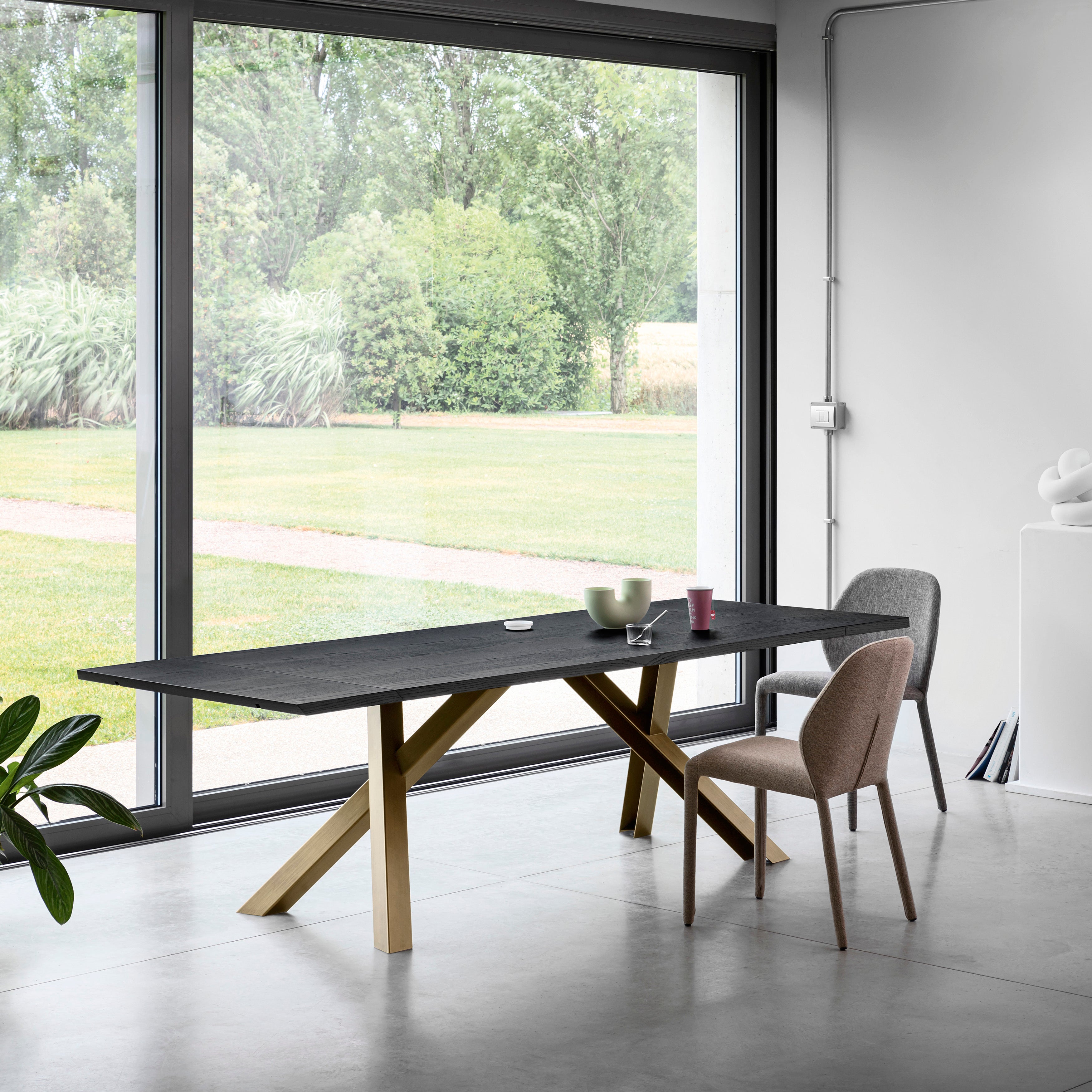 Gustave Plus Dining Table