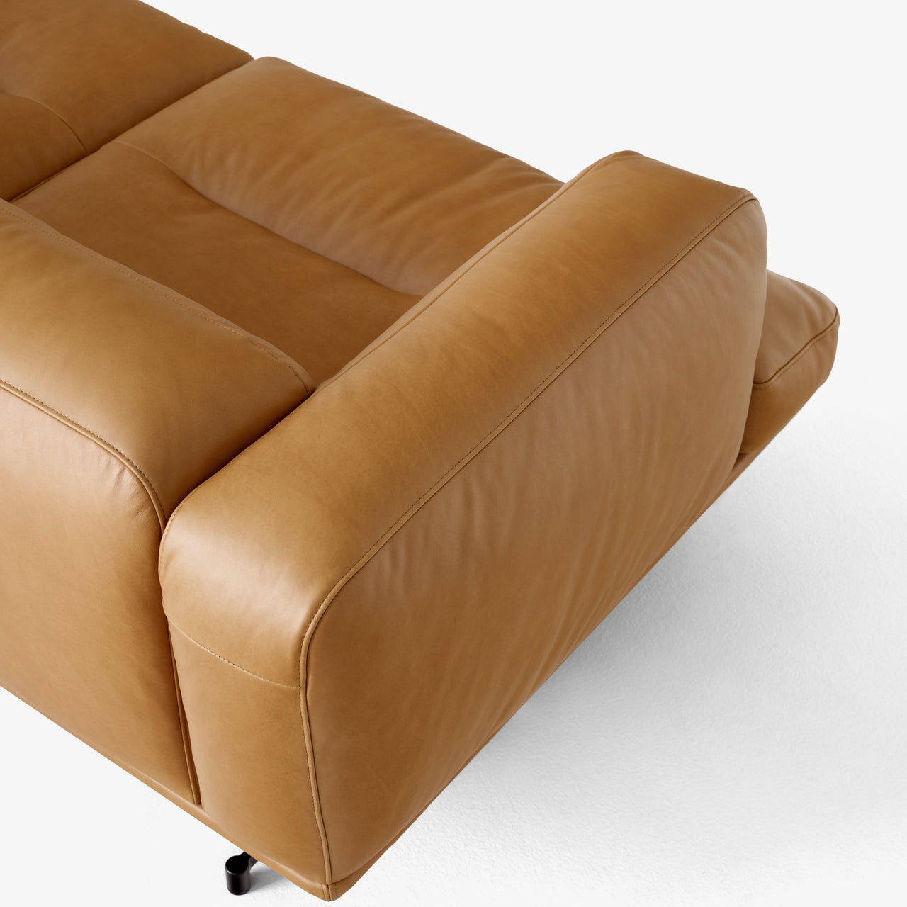 Inland Sofa: AV22 + AV23