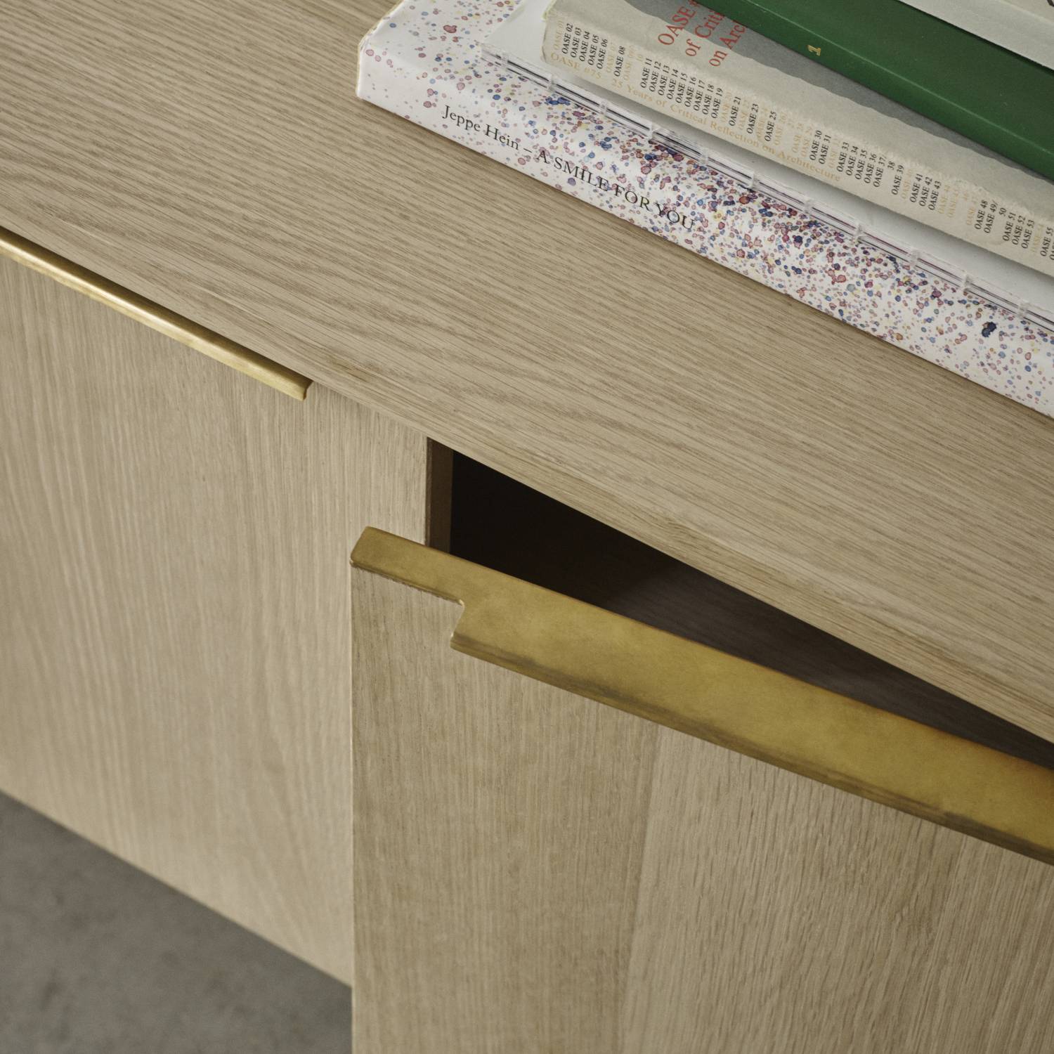 Jut Cabinet: DI