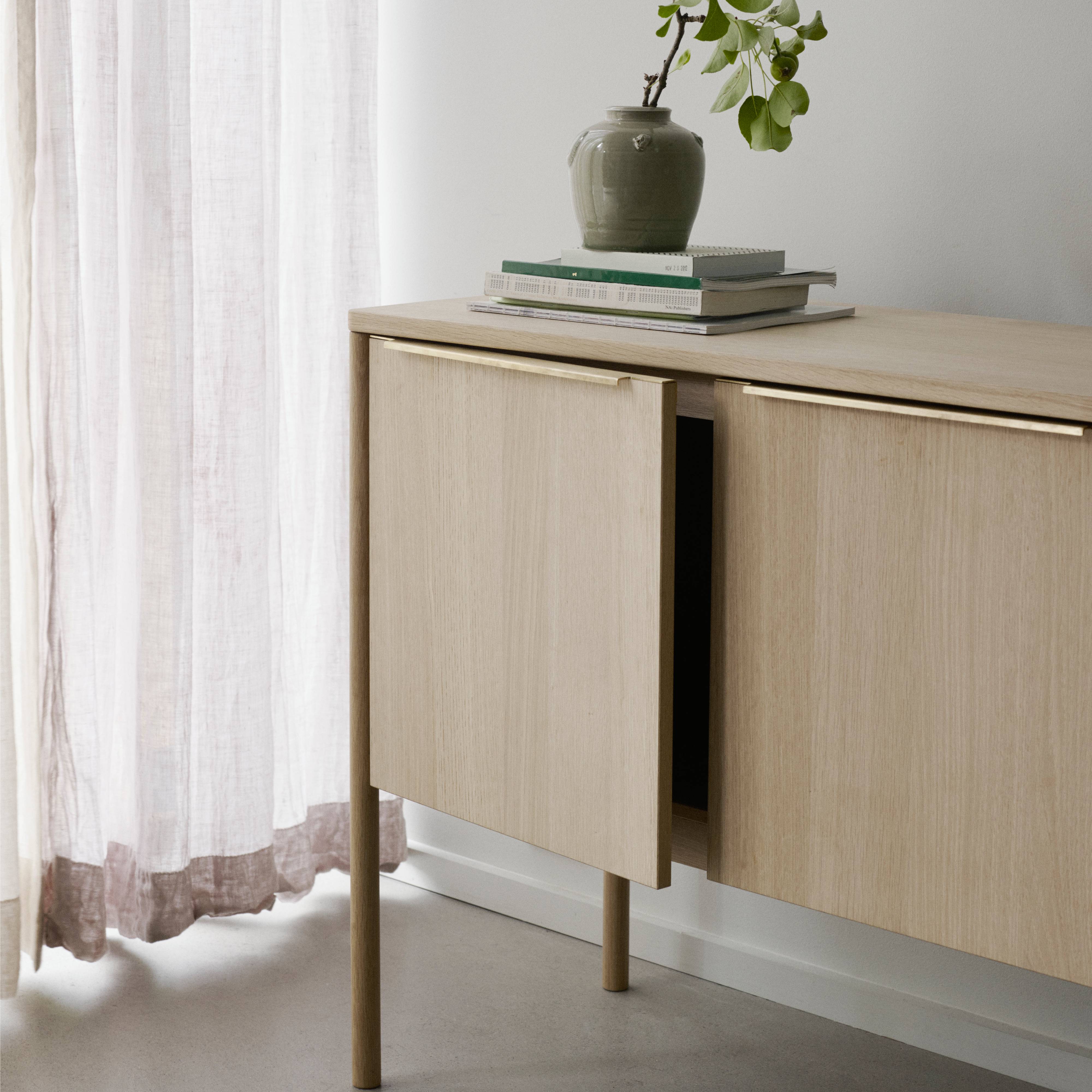 Jut Cabinet: DI