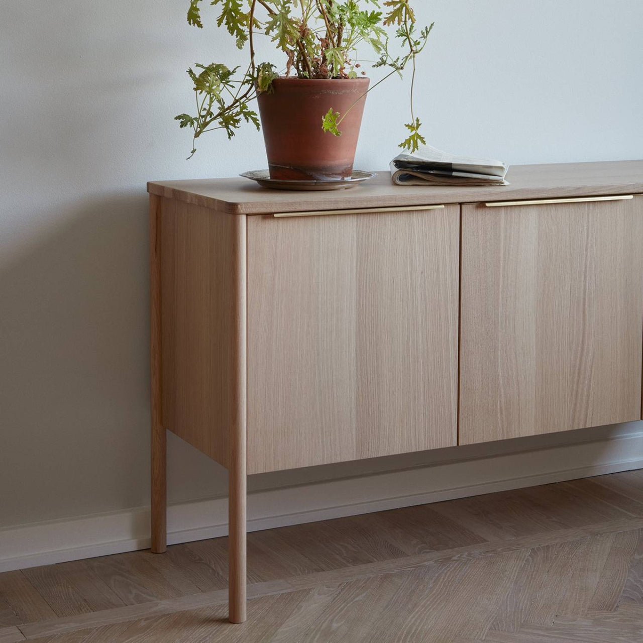 Jut Cabinet: LS