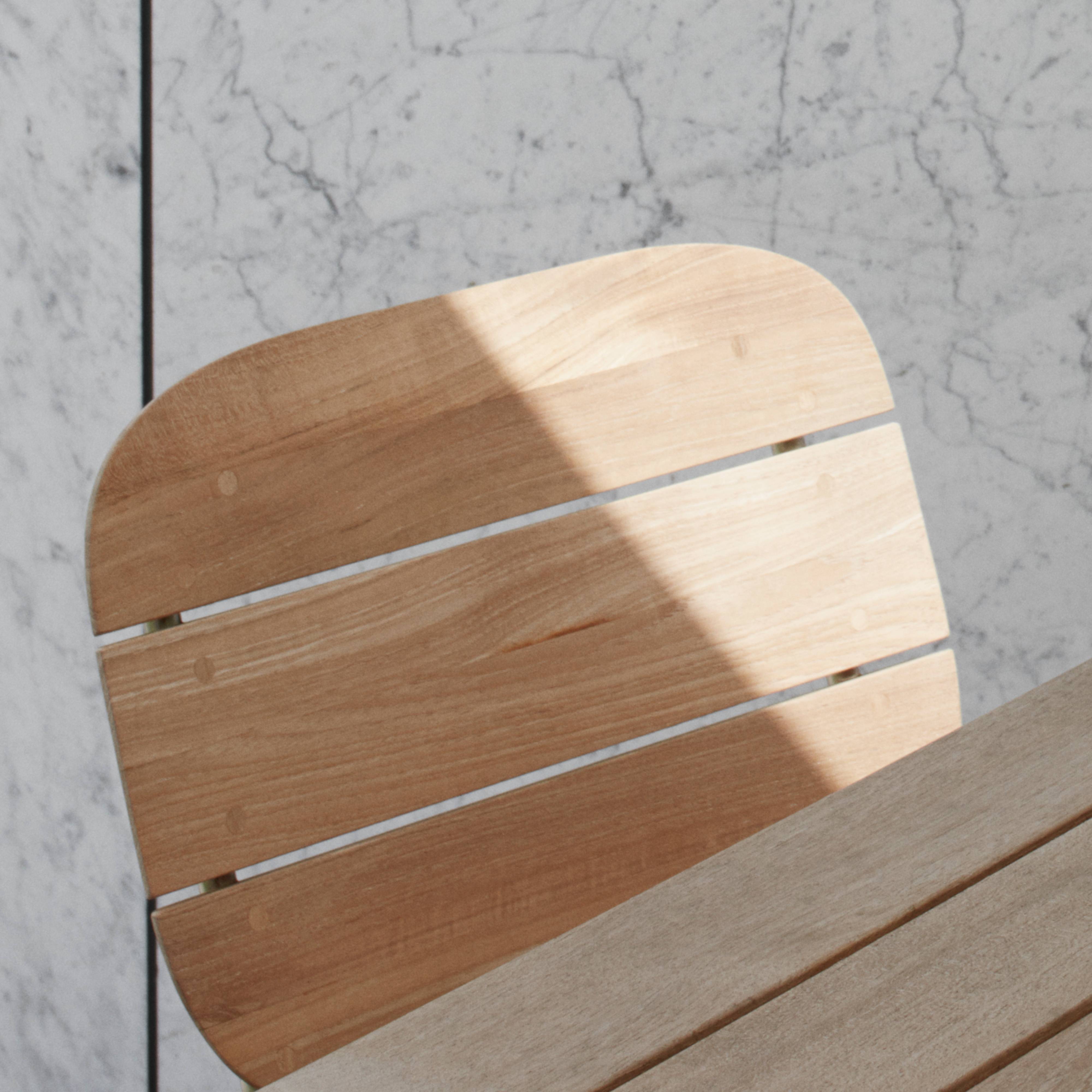 Lilium Armchair: DI