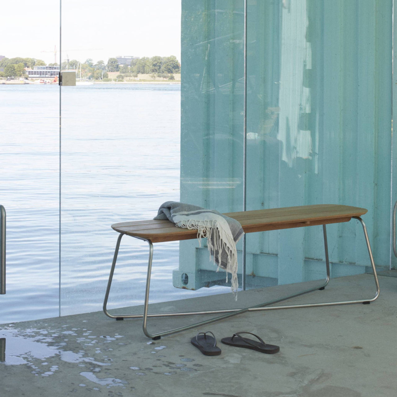 Lilium Bench: LS