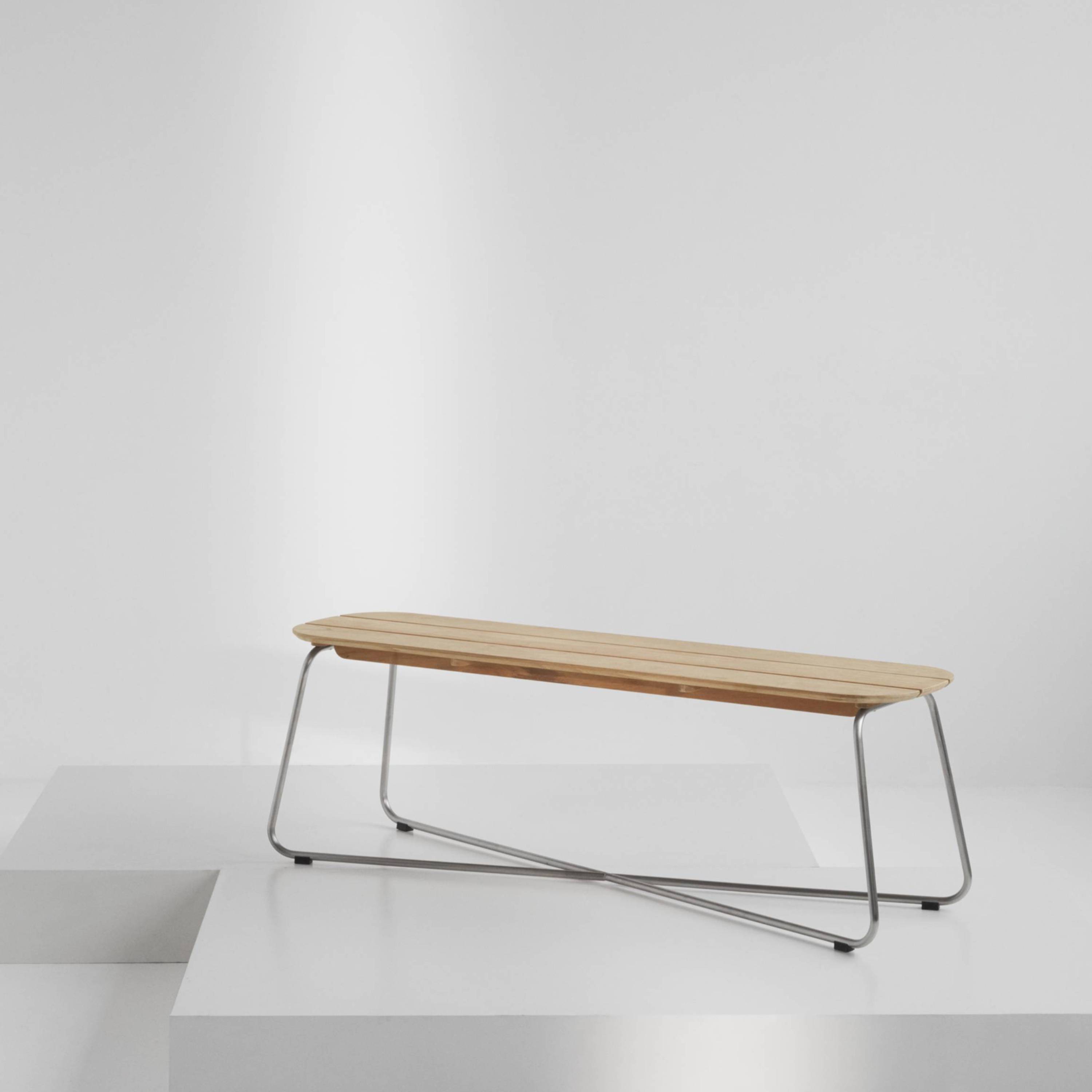 Lilium Bench: LS