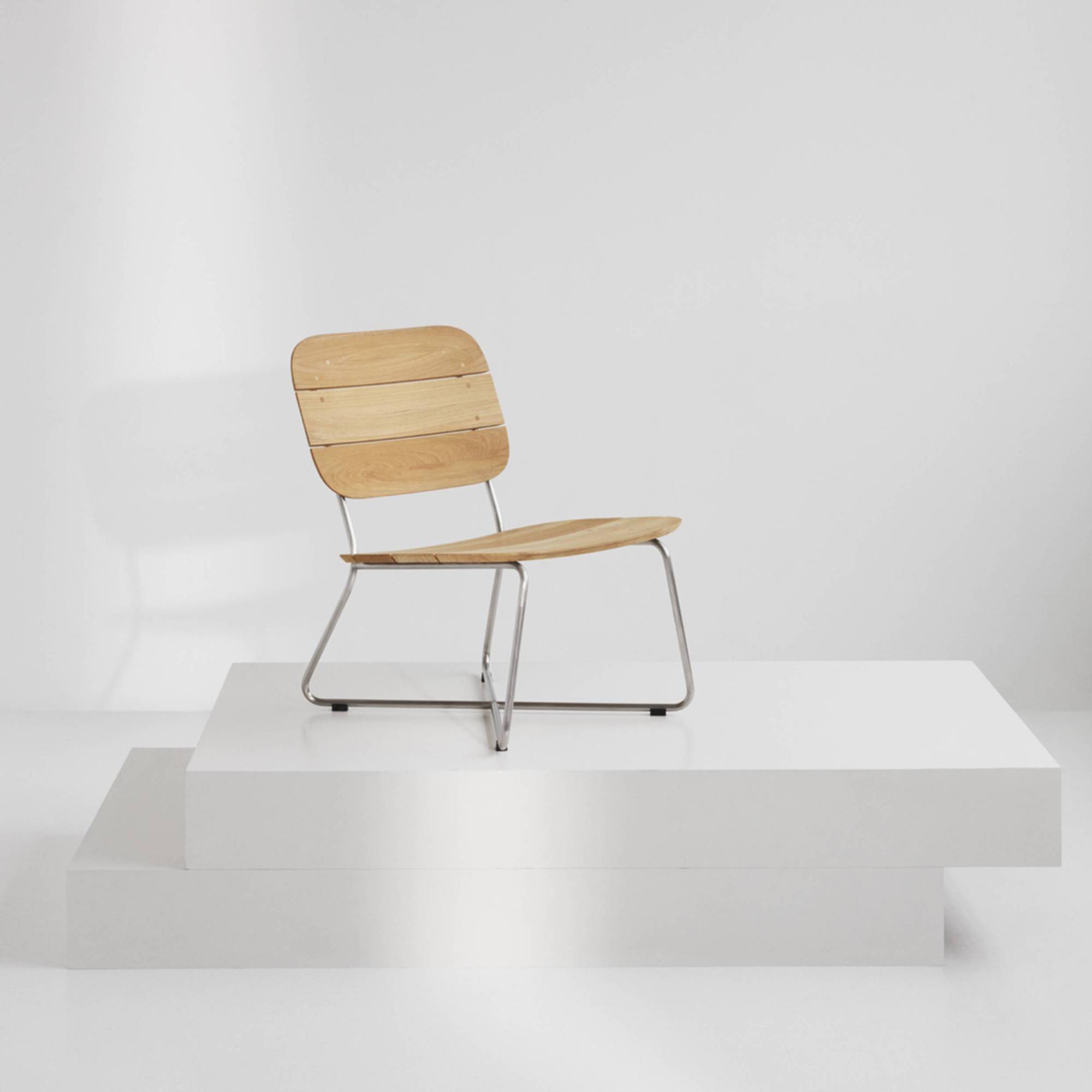 Lilium Lounge Chair: LS