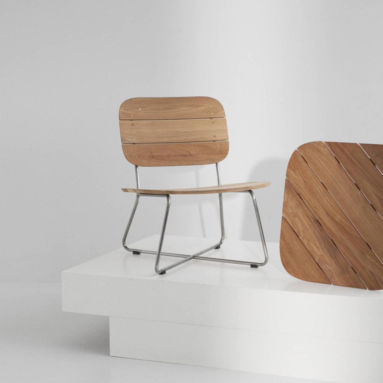 Lilium Lounge Chair: LS