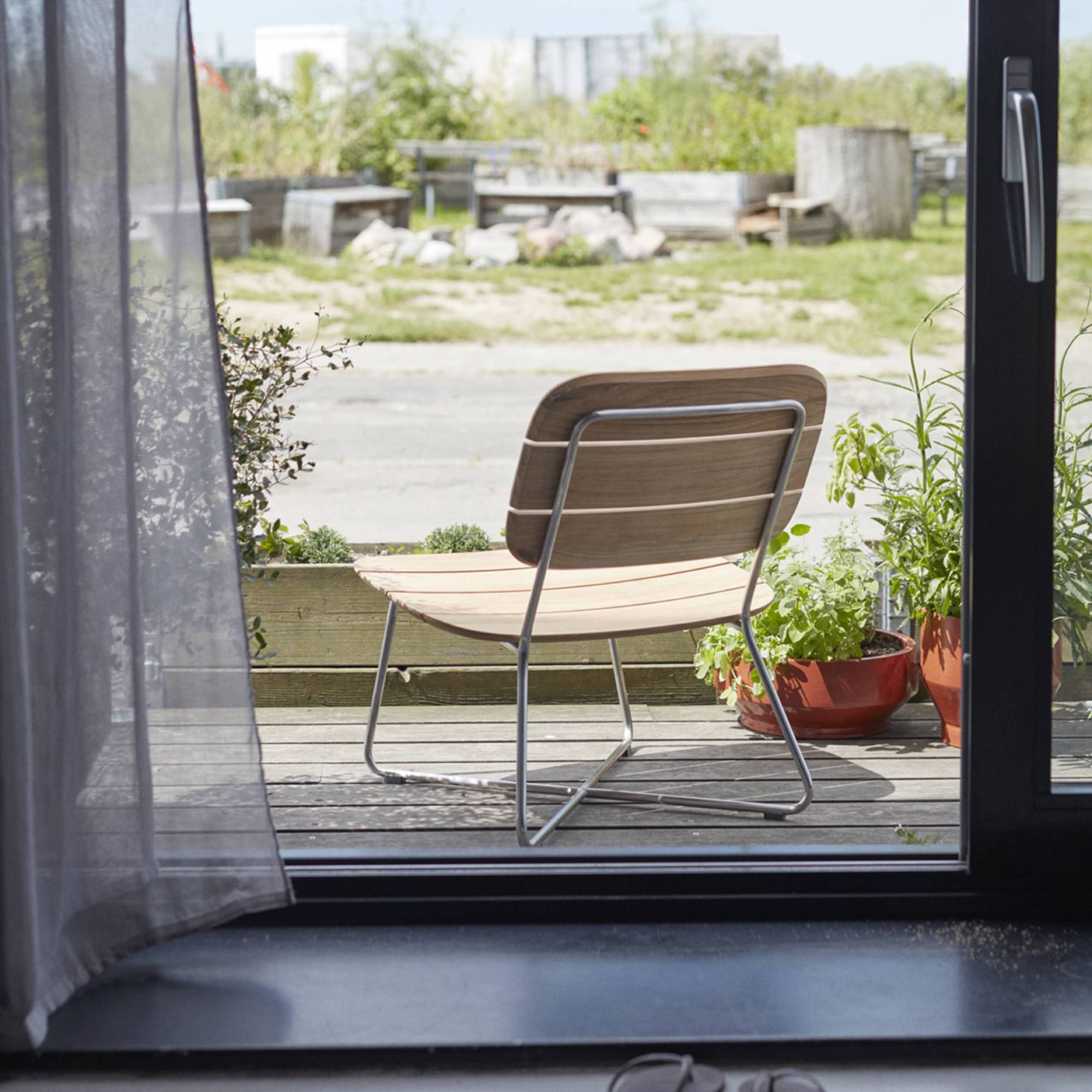 Lilium Lounge Chair: LS