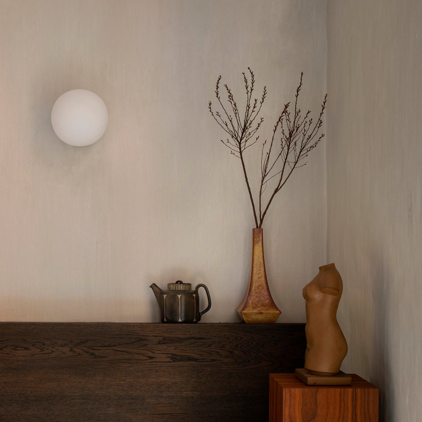 TR Bulb Wall + Ceiling Lamp