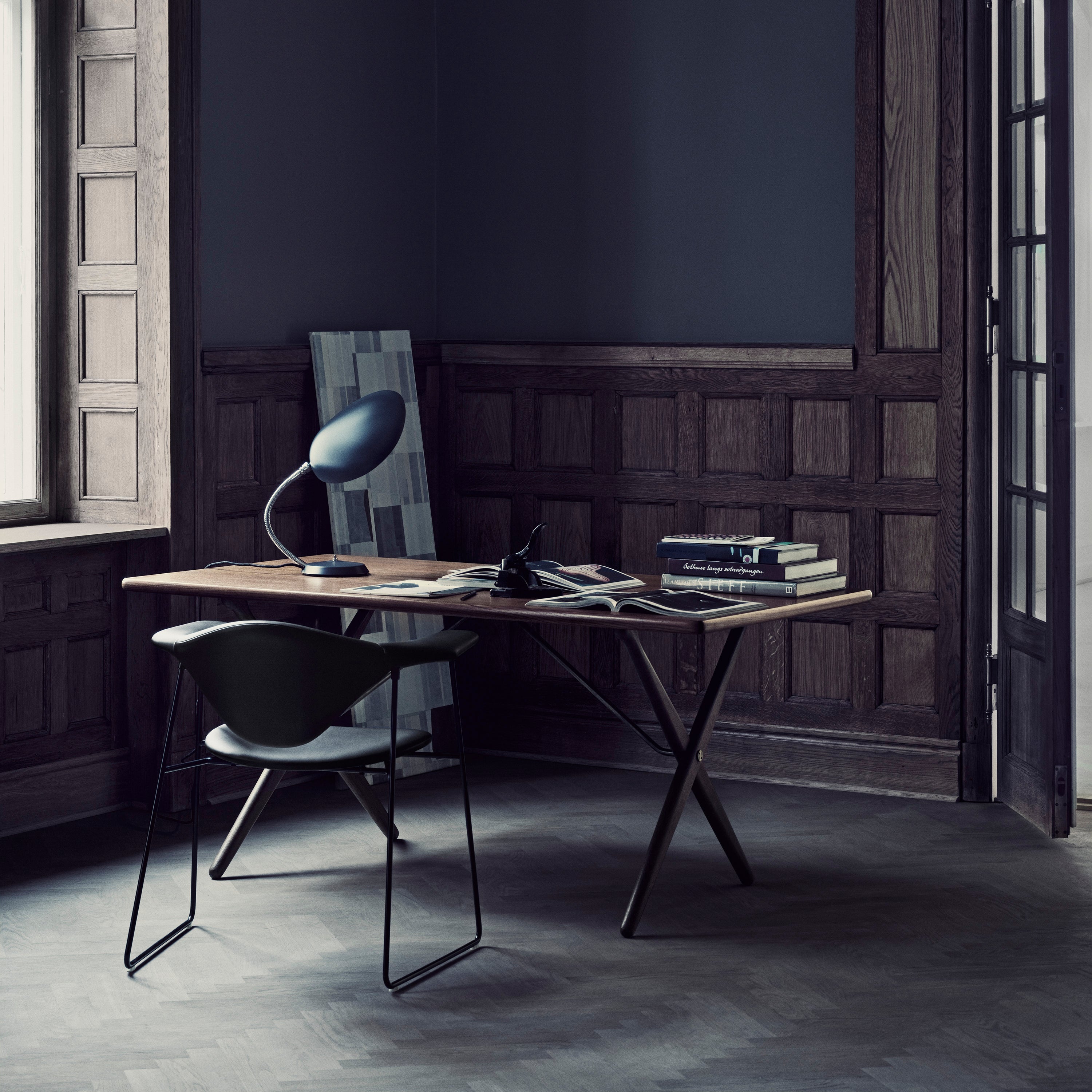 Masculo Dining Chair: Sledge Base