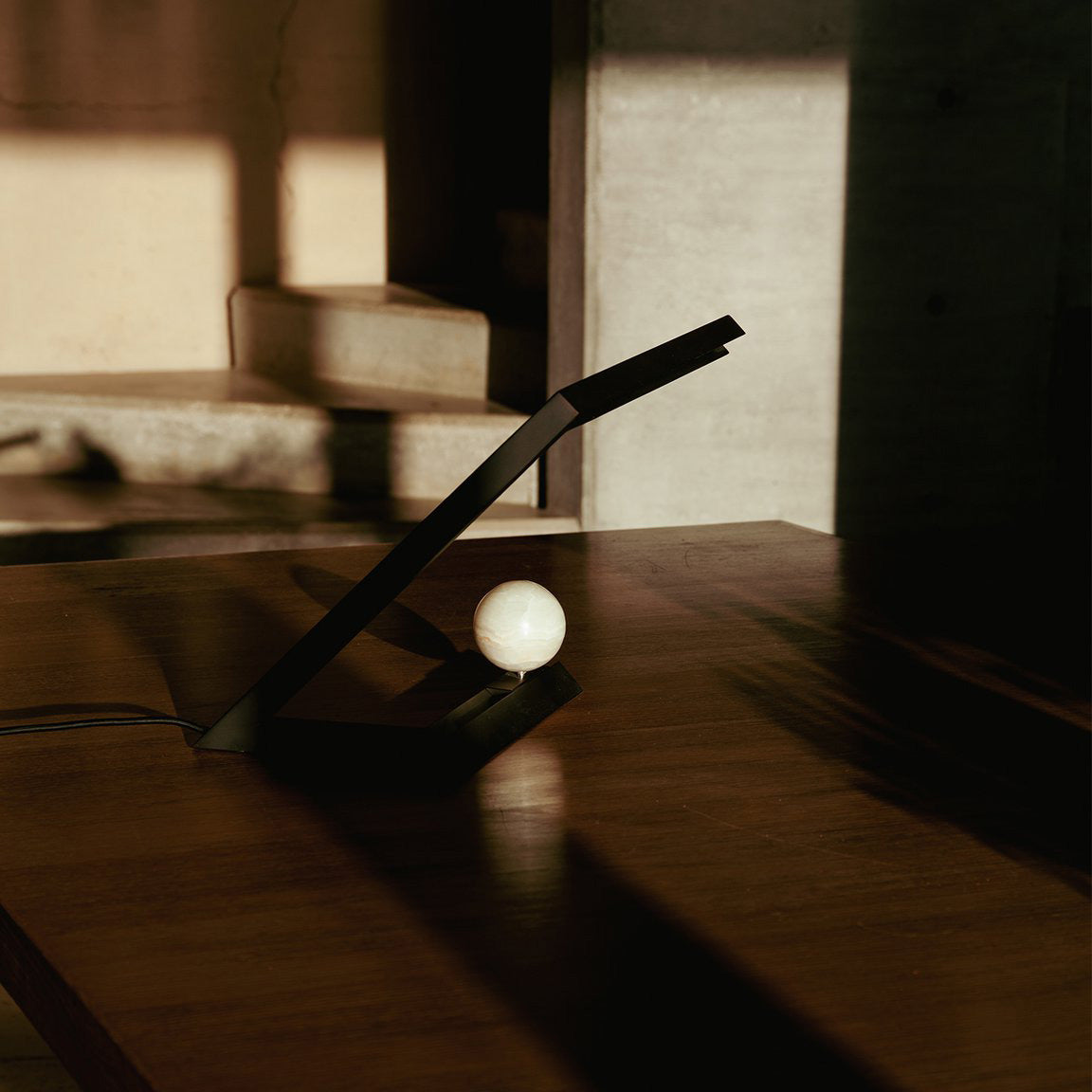 Oud LED Table Lamp: LS