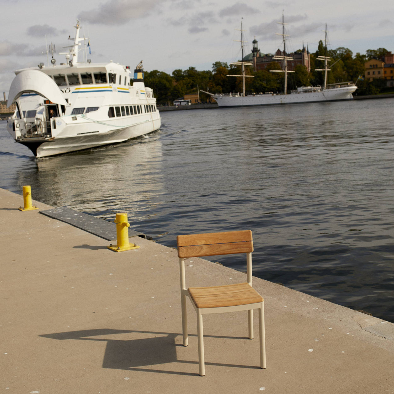 Pelagus Stacking Chair: LS
