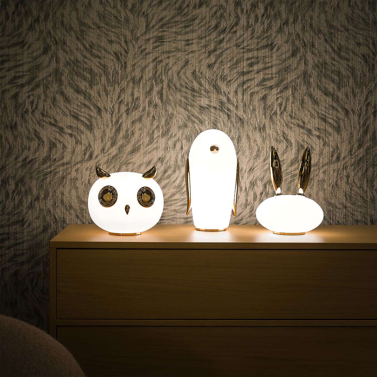 Pet Light Table Lamp: Penguin