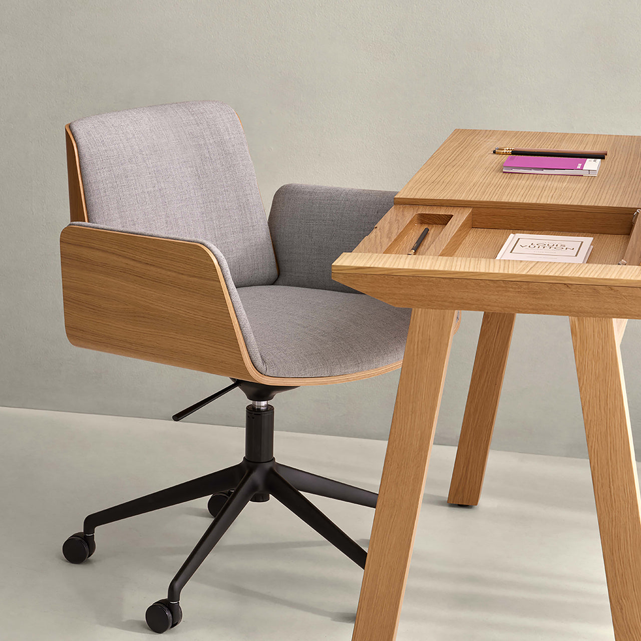 Hug Office Chair: Front Upholstered + Castors