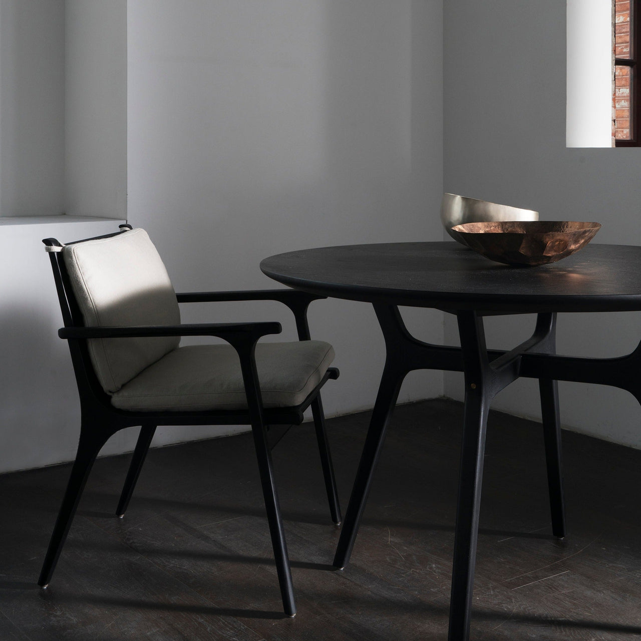 Ren Round Dining Table