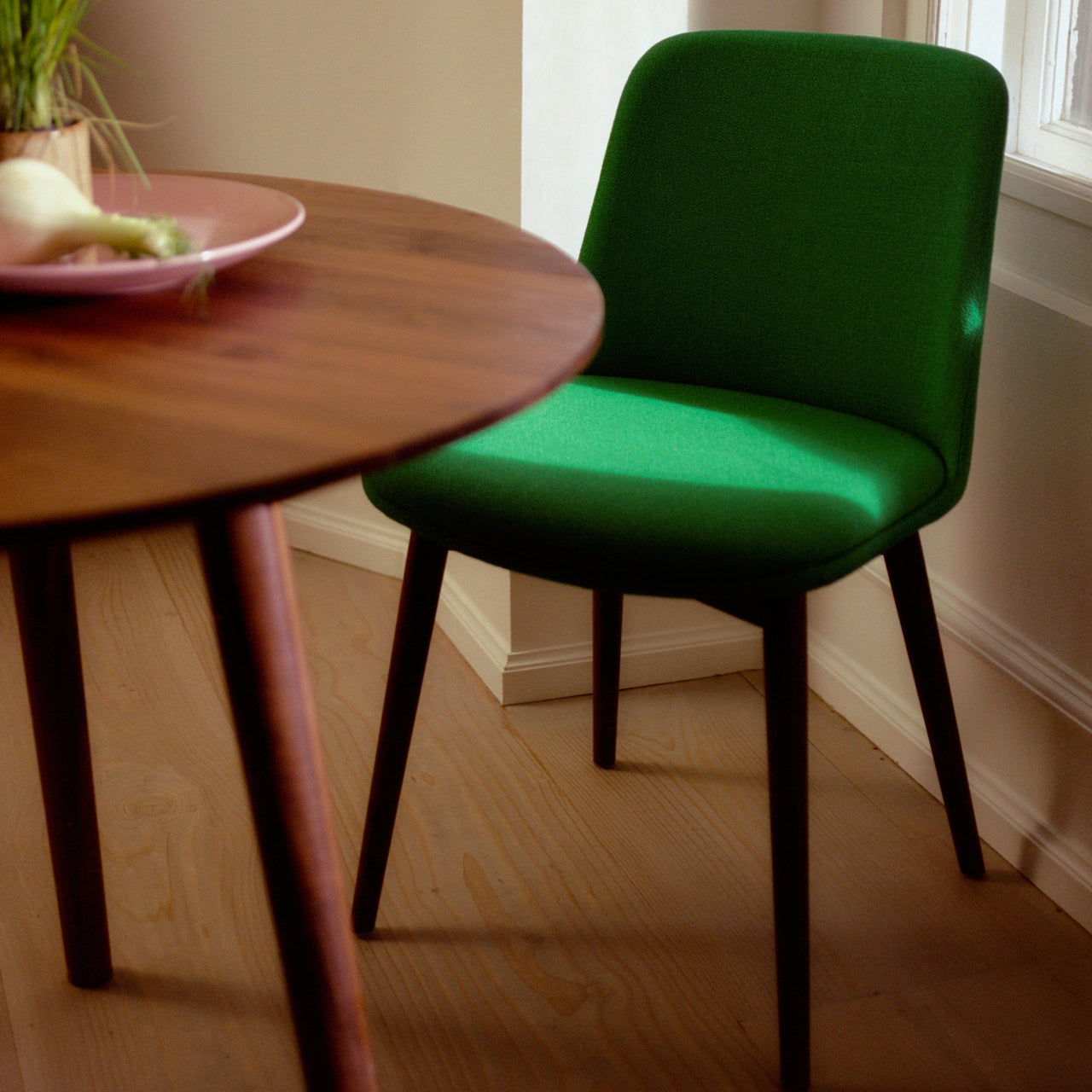 Rely Side Chair: HW74 + LS