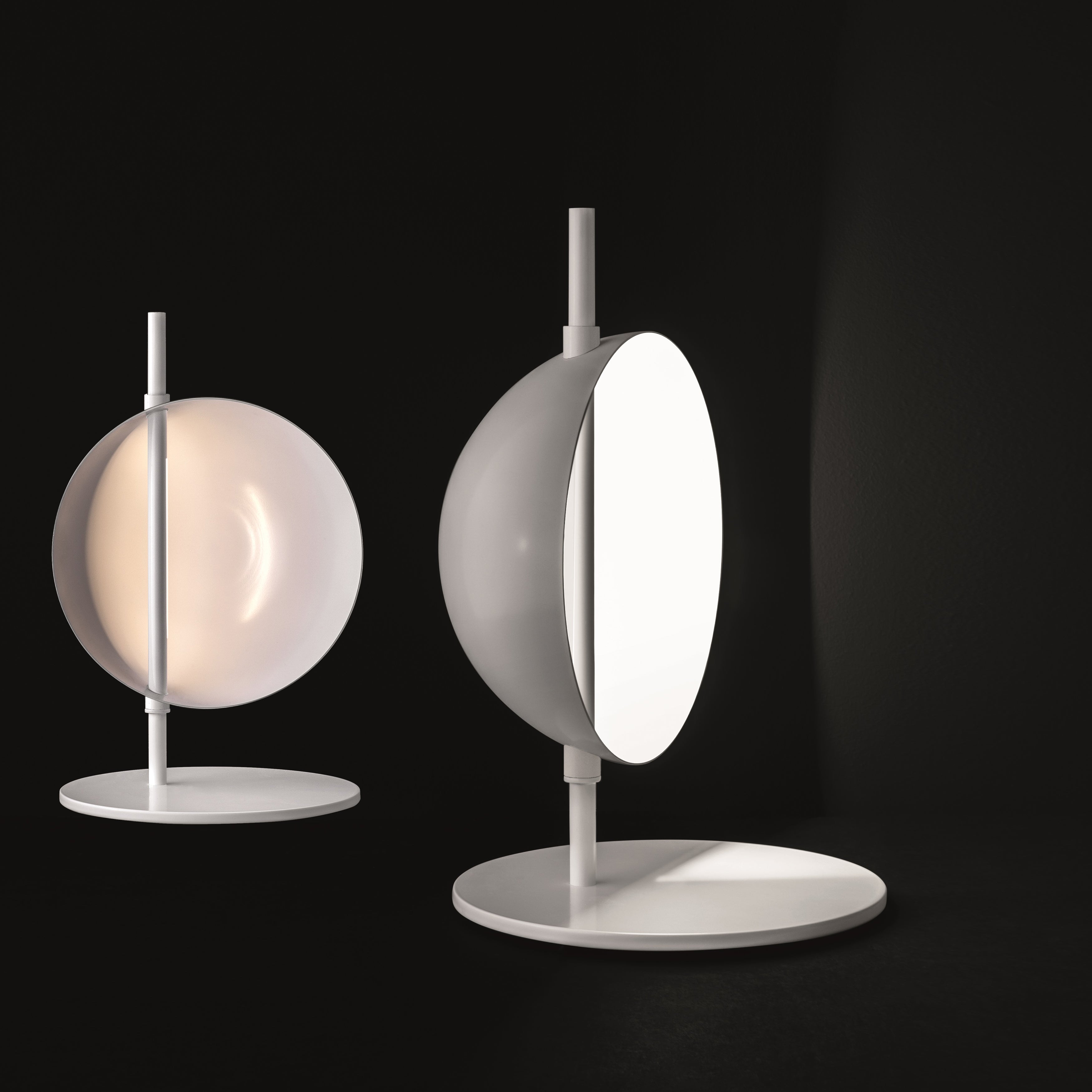 Superluna Table Lamp