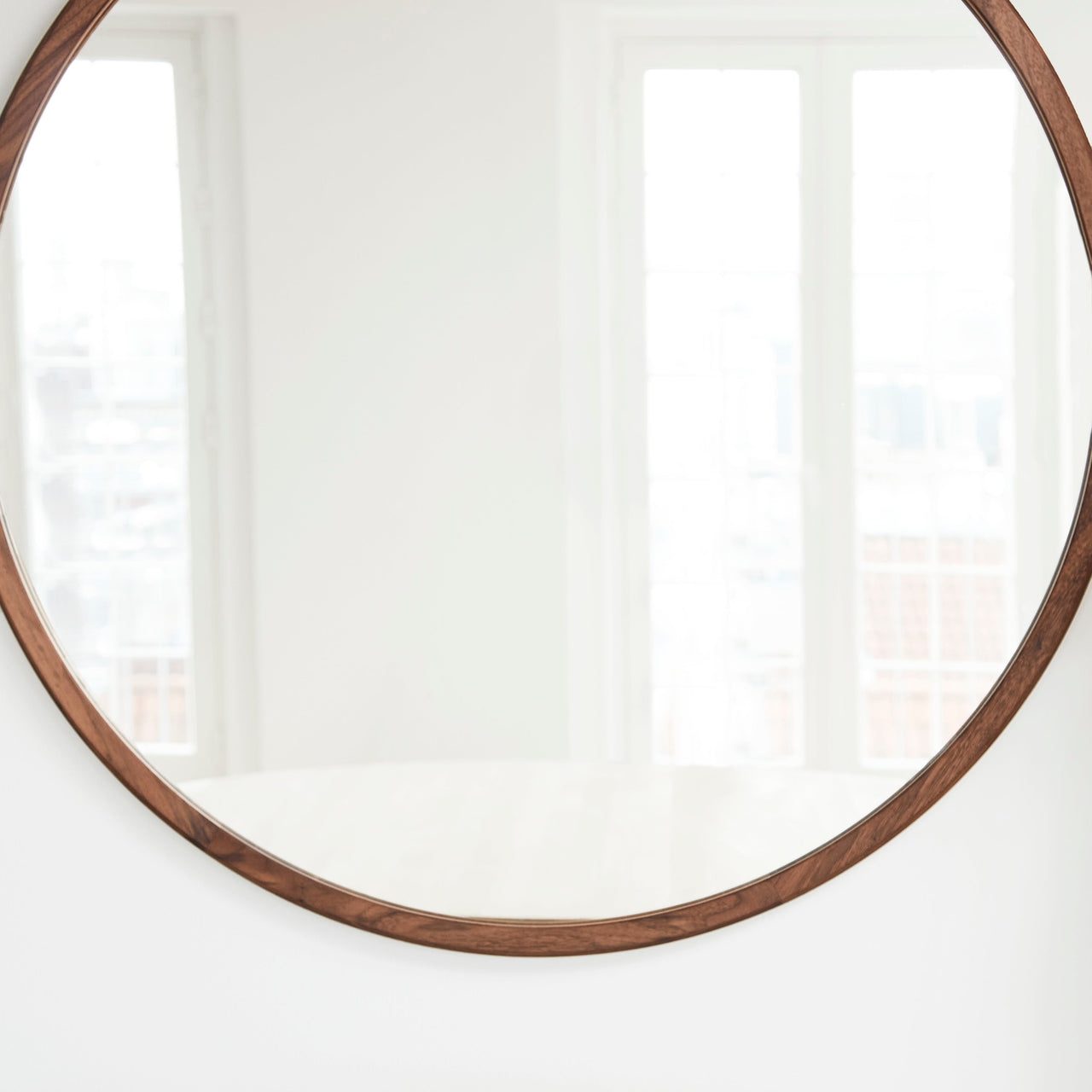 Silhouette Mirror: DI