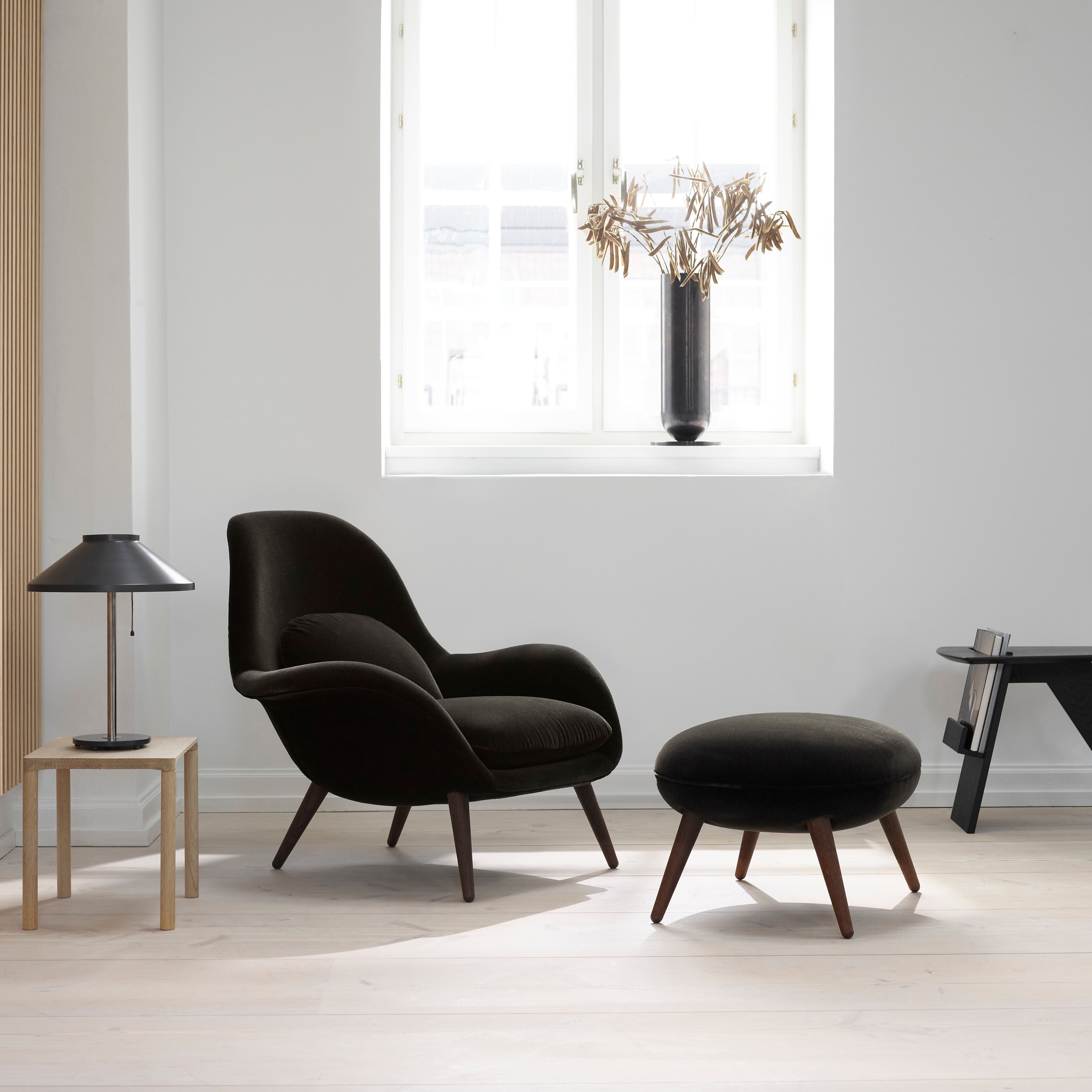 Swoon Lounge Chair: LS