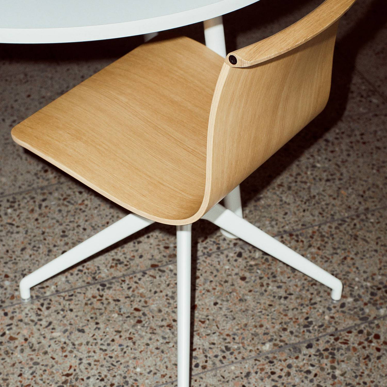 Serif Chair: 4 Star Base